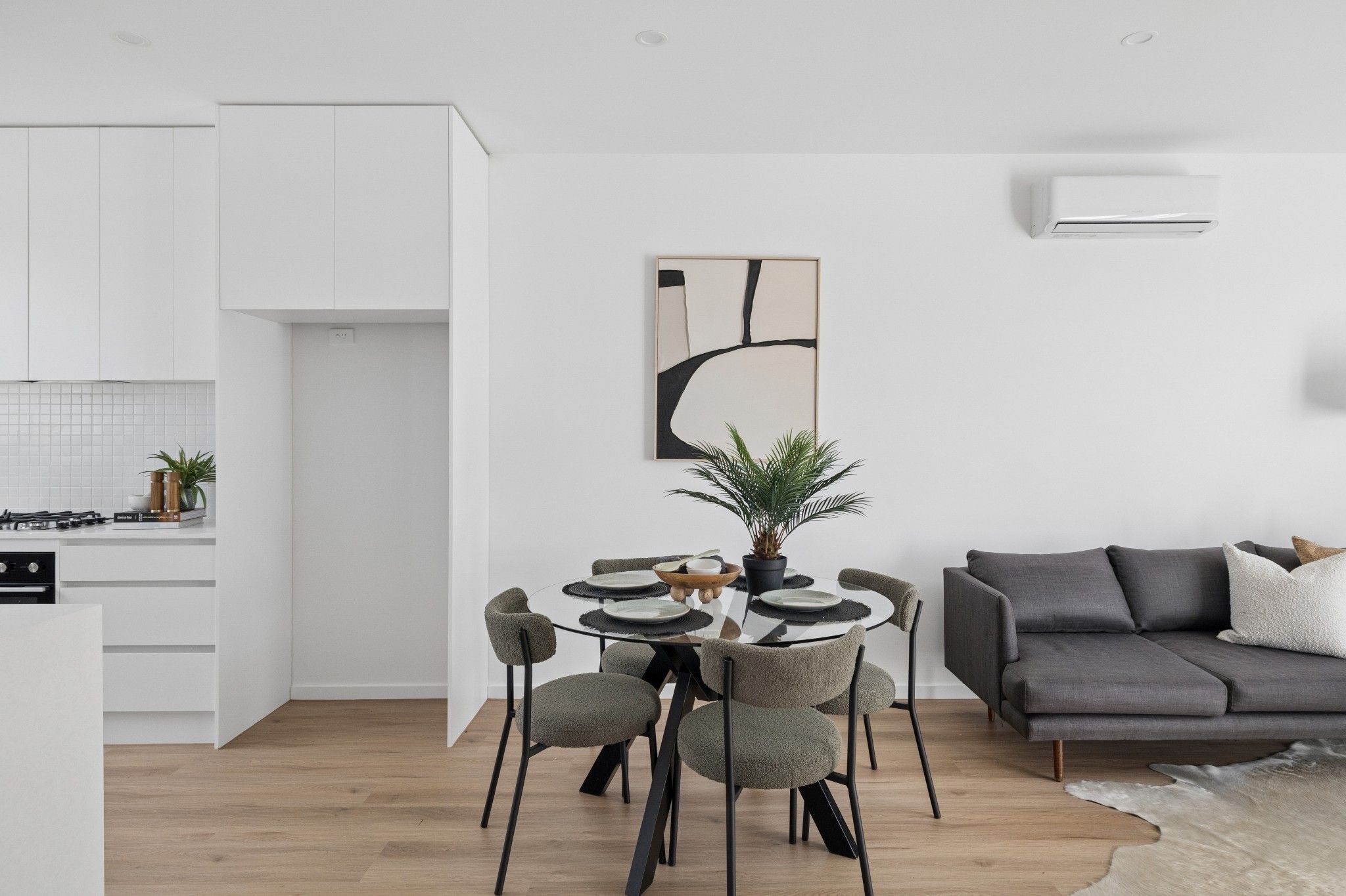2/43 Dumbarton Street — photo 3 of 17