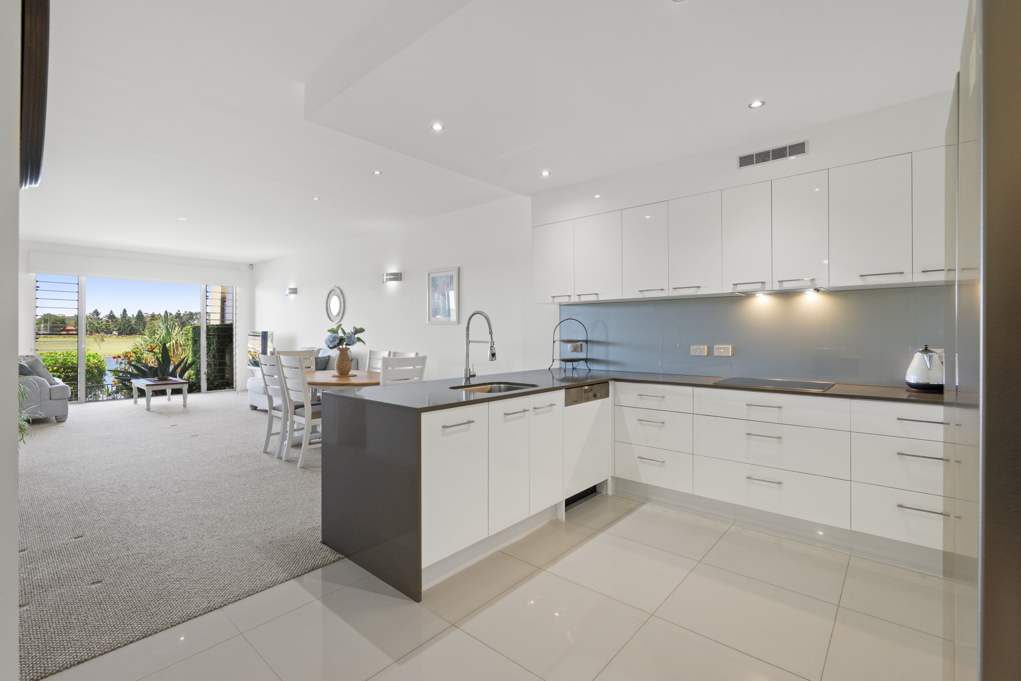2/5055 Emerald Island Drive, Carrara, QLD 4211