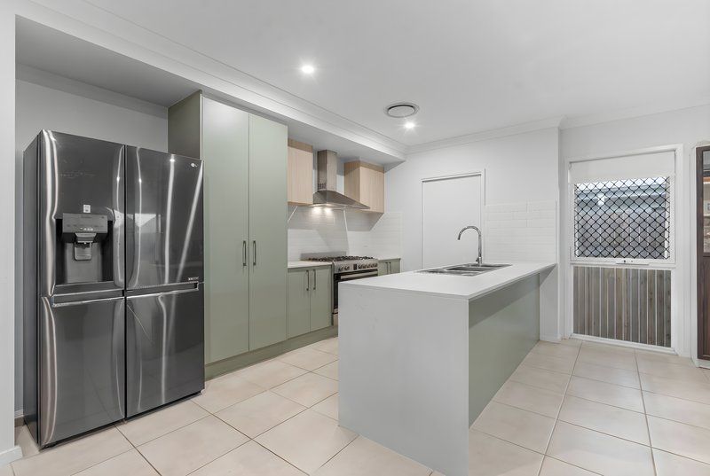 9 Varis Street — photo 3 of 15