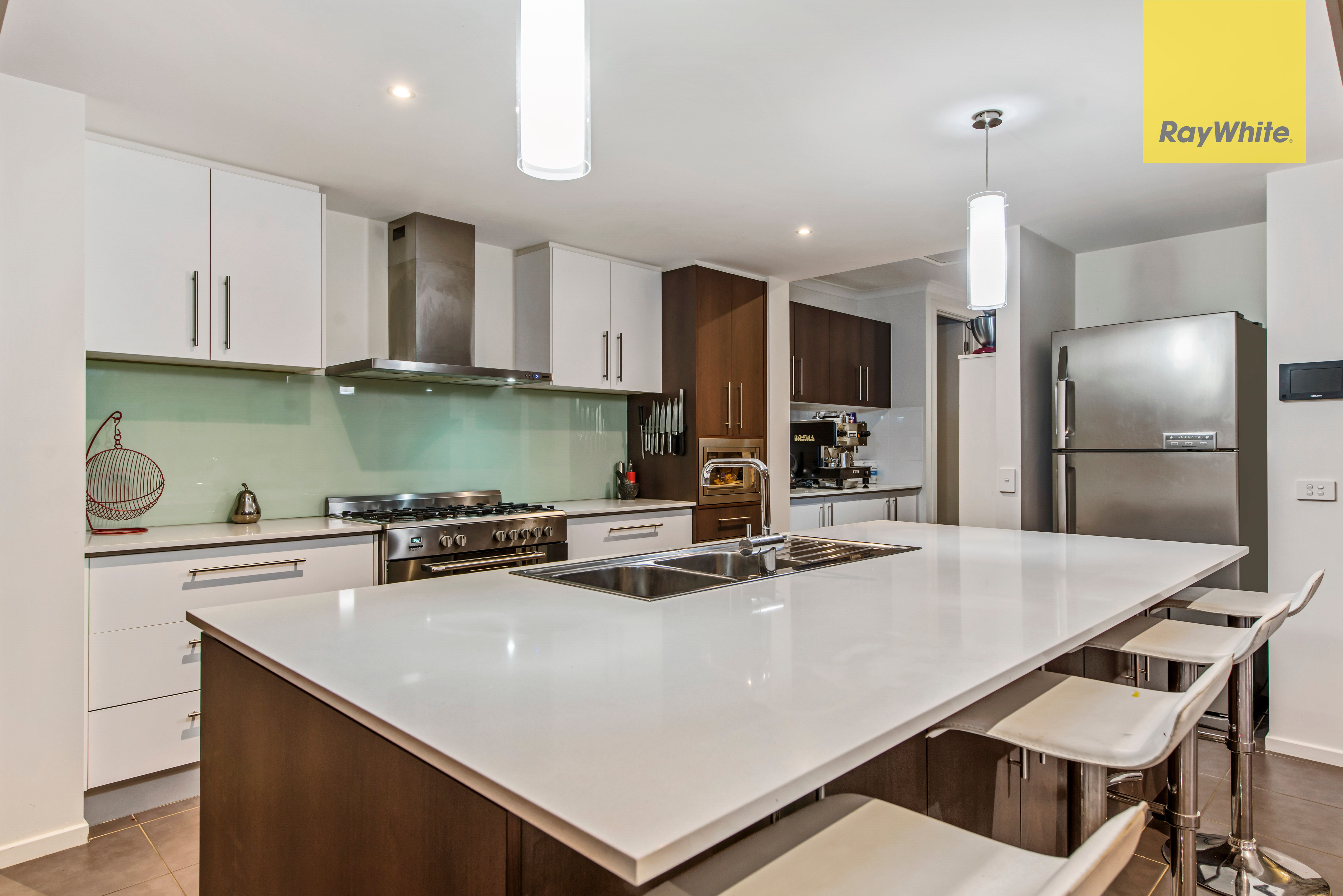 4 Shadforth Close, Taylors Hill, VIC 3037