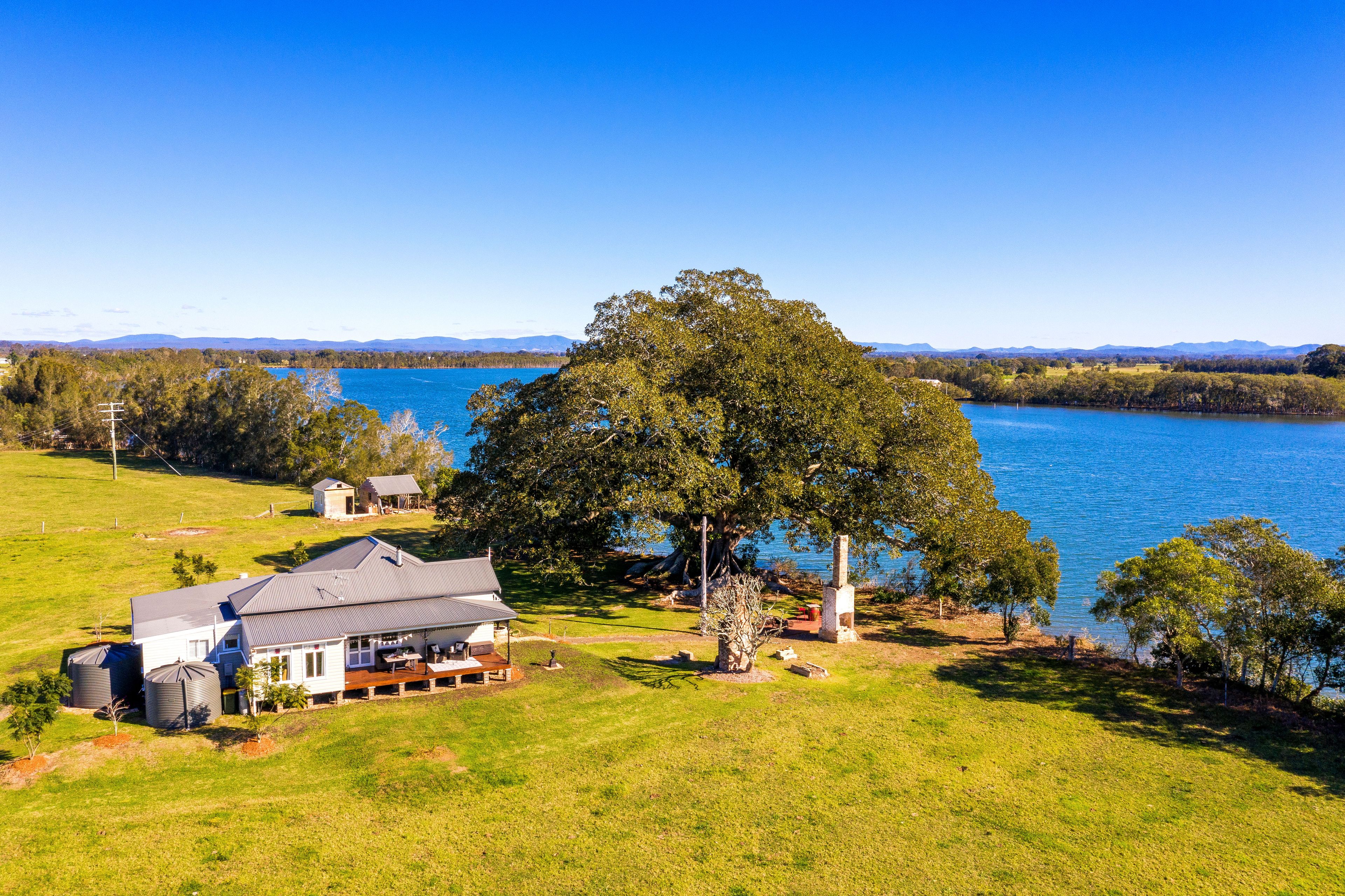 24 Leslies Lane, Mitchells Island, NSW 2430