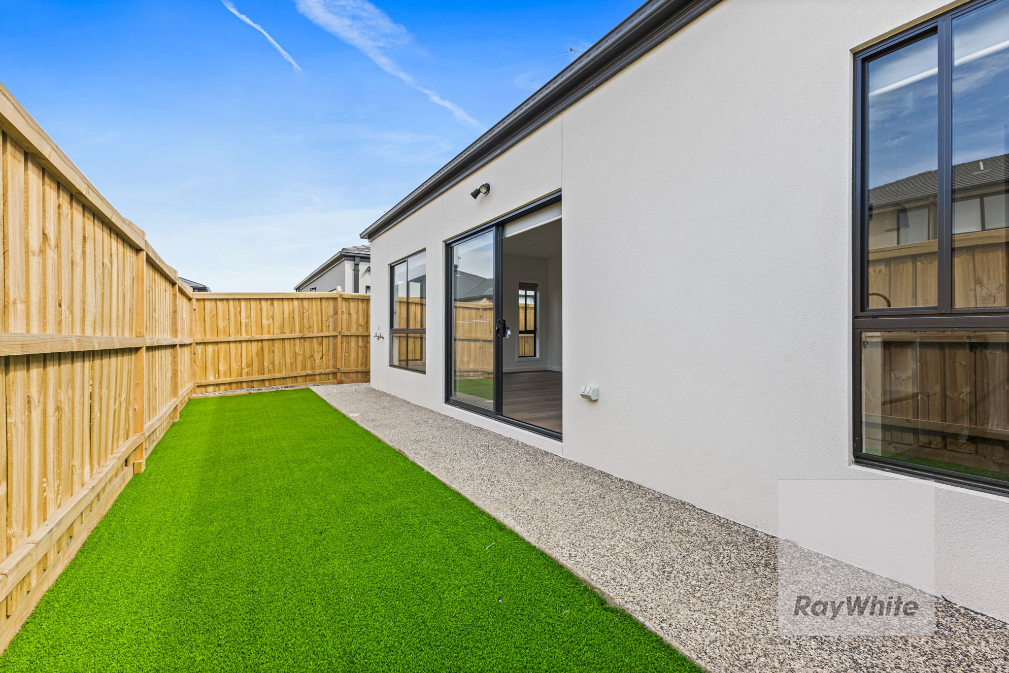 27 Petersfield Way — photo 11 of 11
