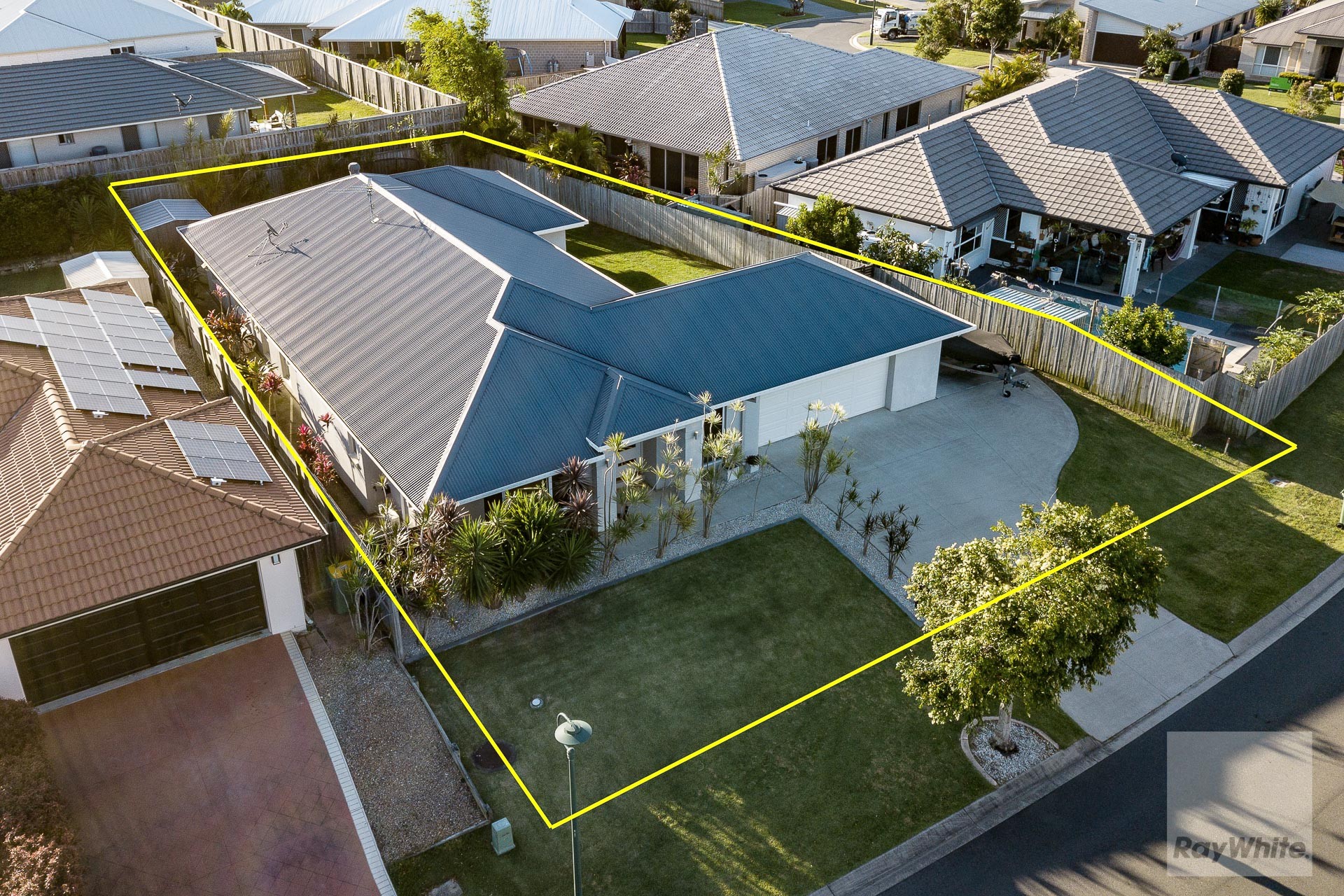 18 Forrest Street, Redland Bay, QLD 4165