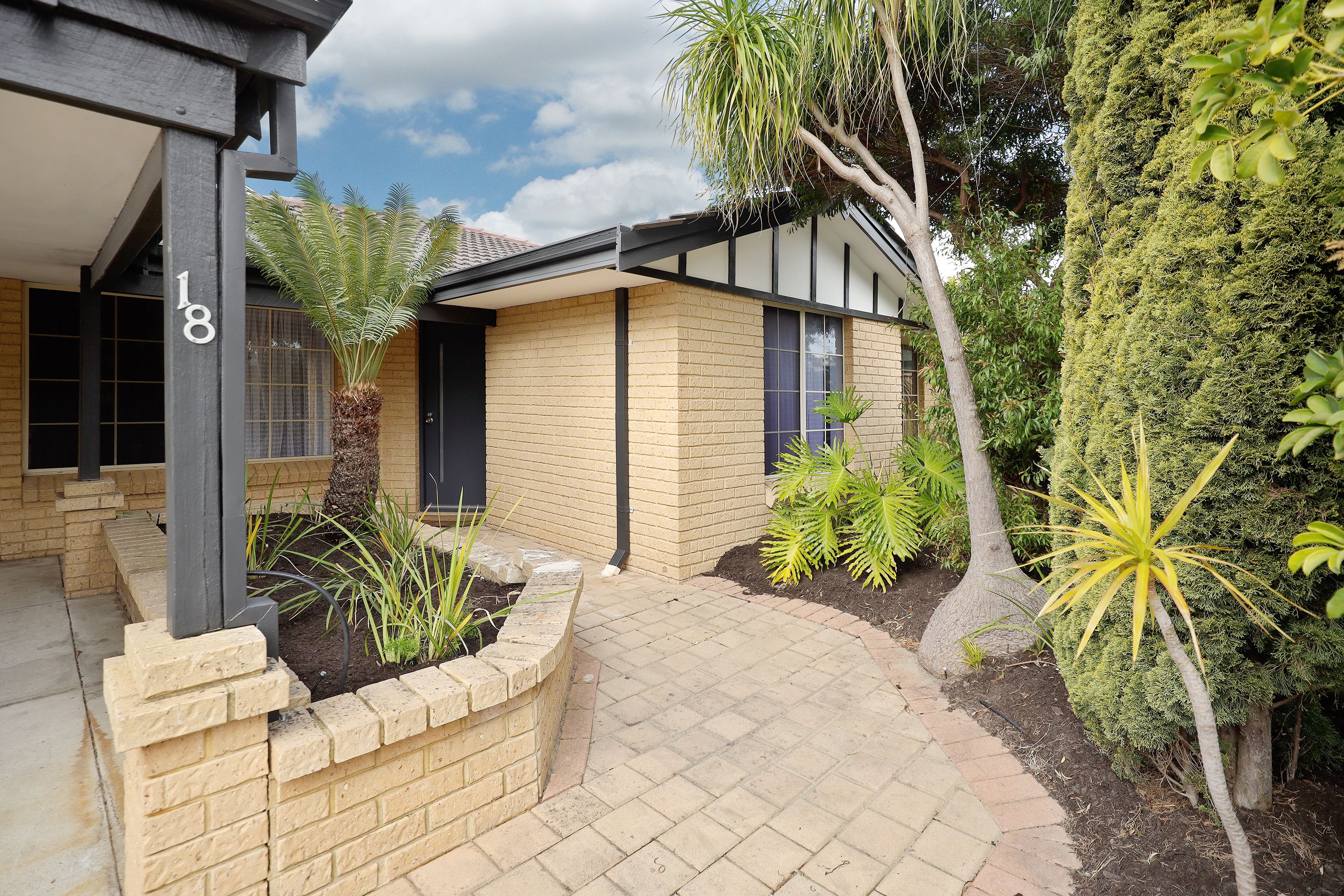 18 Pondana Mews, Ballajura, WA 6066
