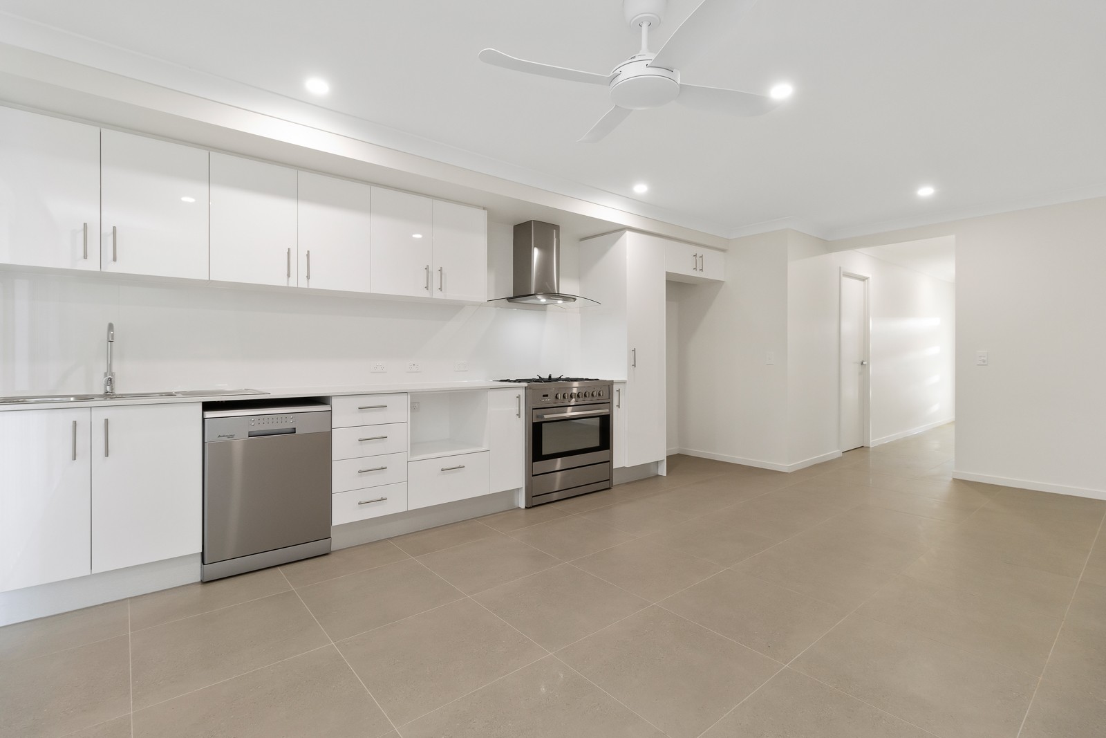 1/69 Dunaden Street, Logan Reserve, QLD 4133