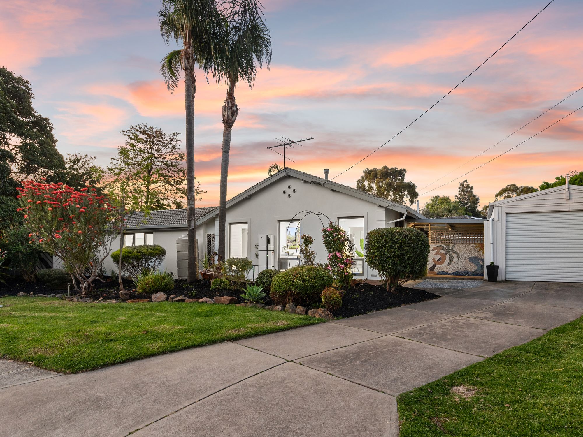 3 Susan Road , Hackham SA 5163