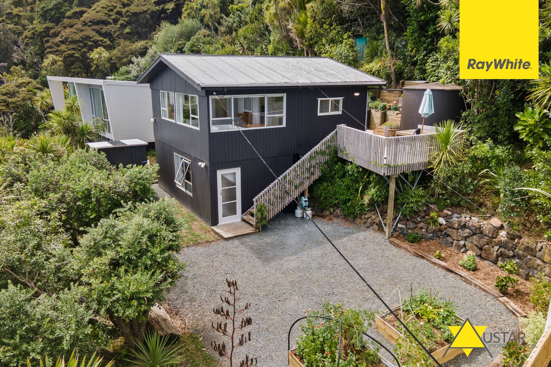 16 Piha Road photo 17