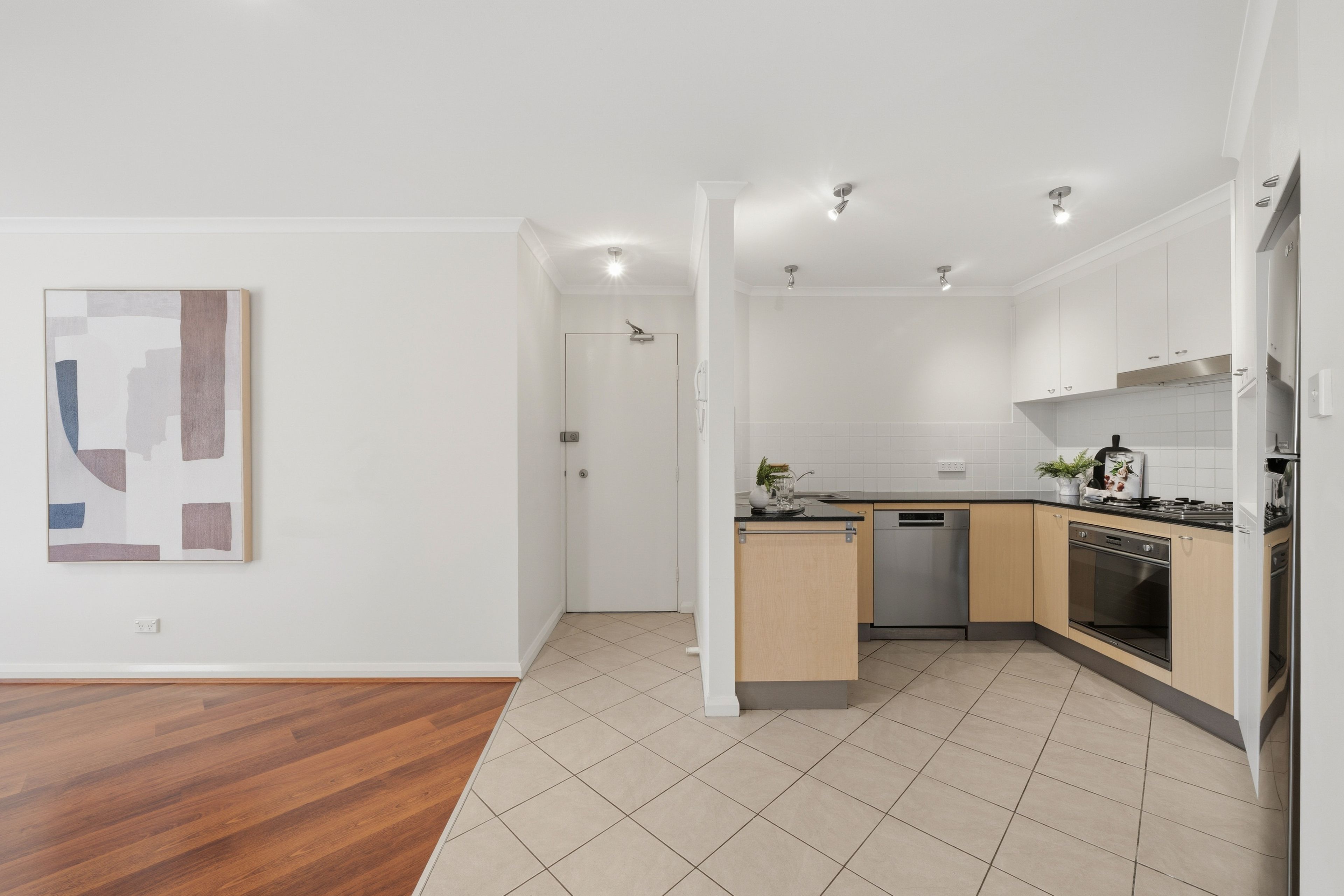 11/7 Gould Street — photo 10 of 17