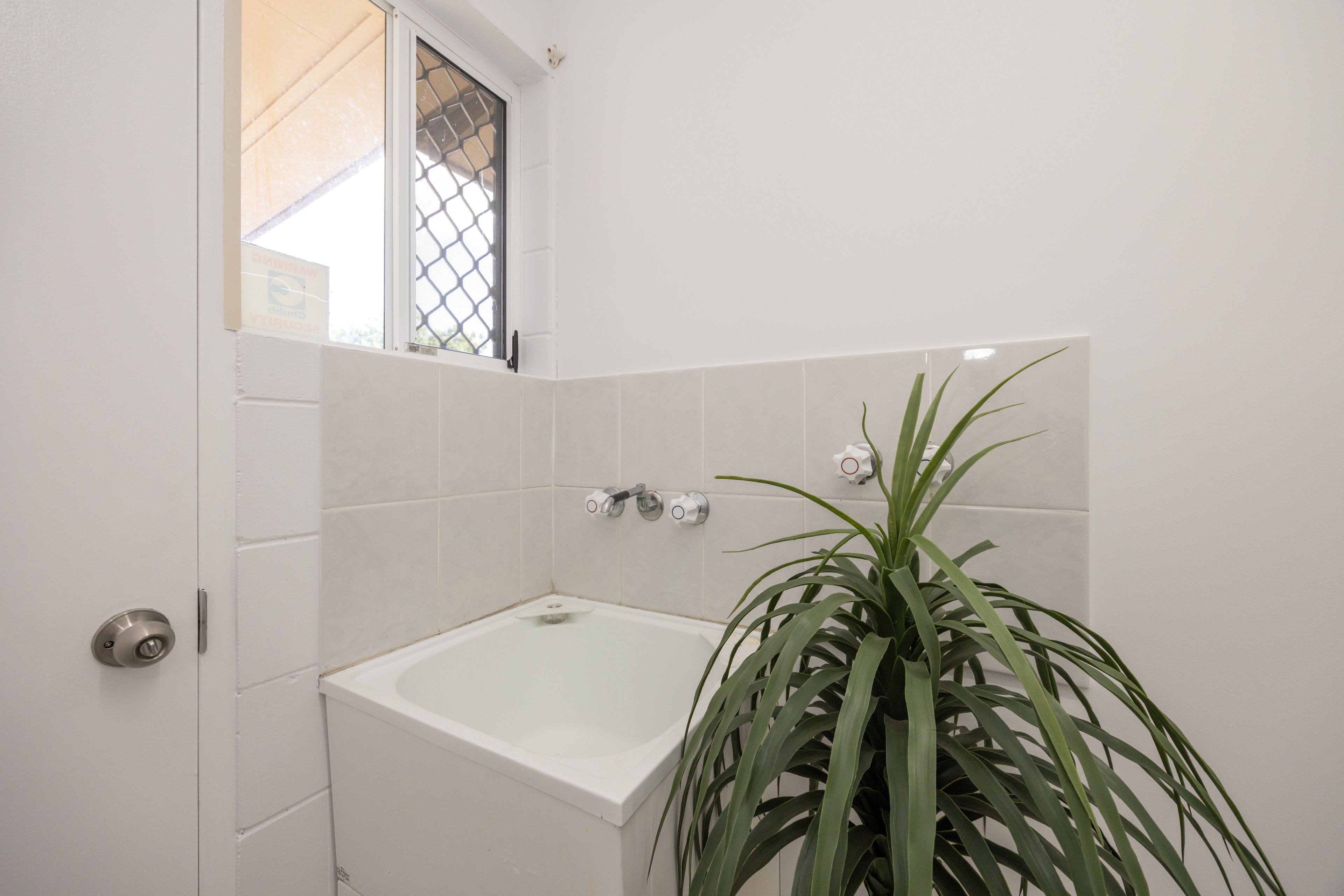 6 Dalkeith Crescent — photo 17 of 20