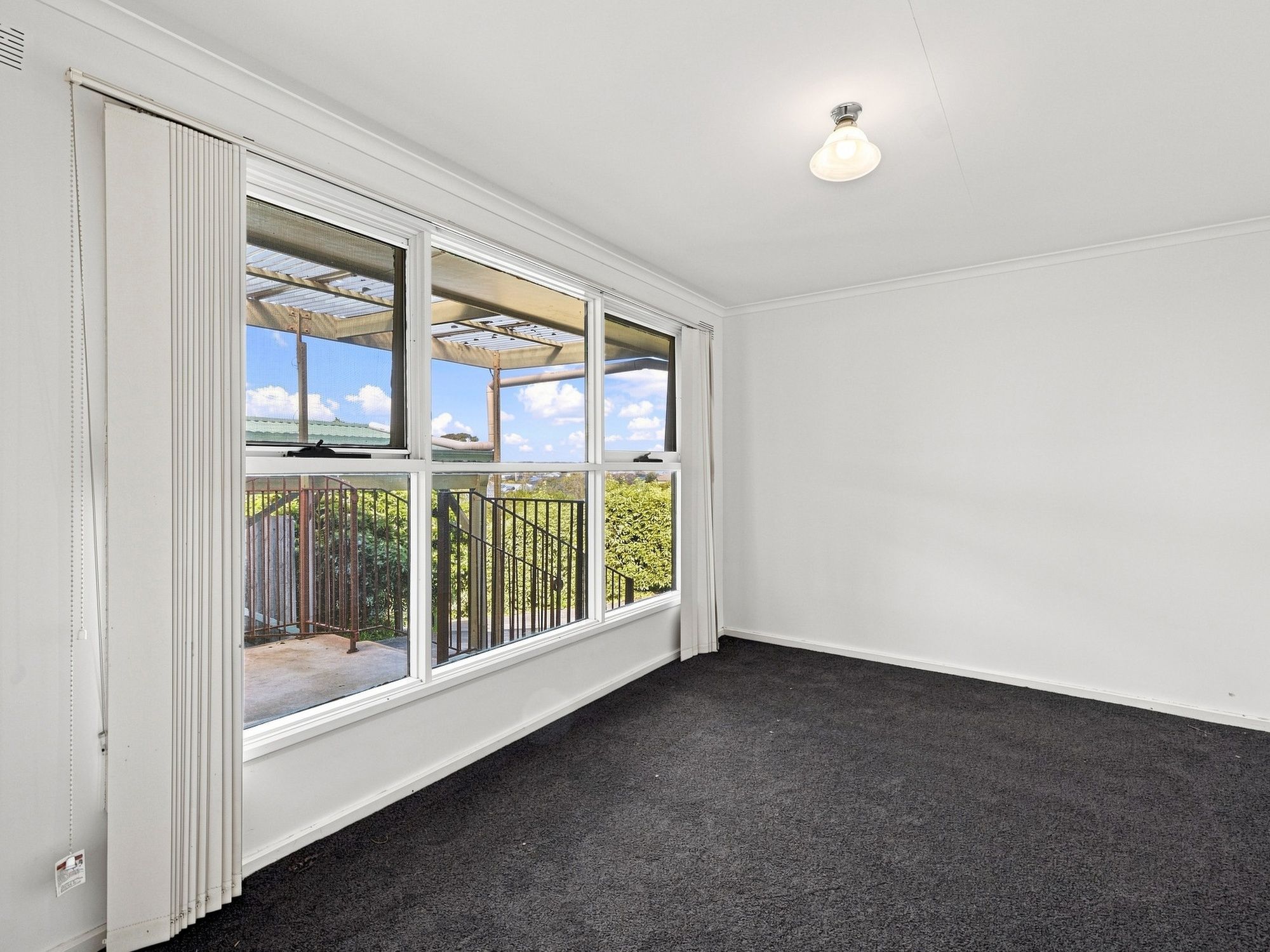 1/9 Merrin Crescent — photo 9 of 20