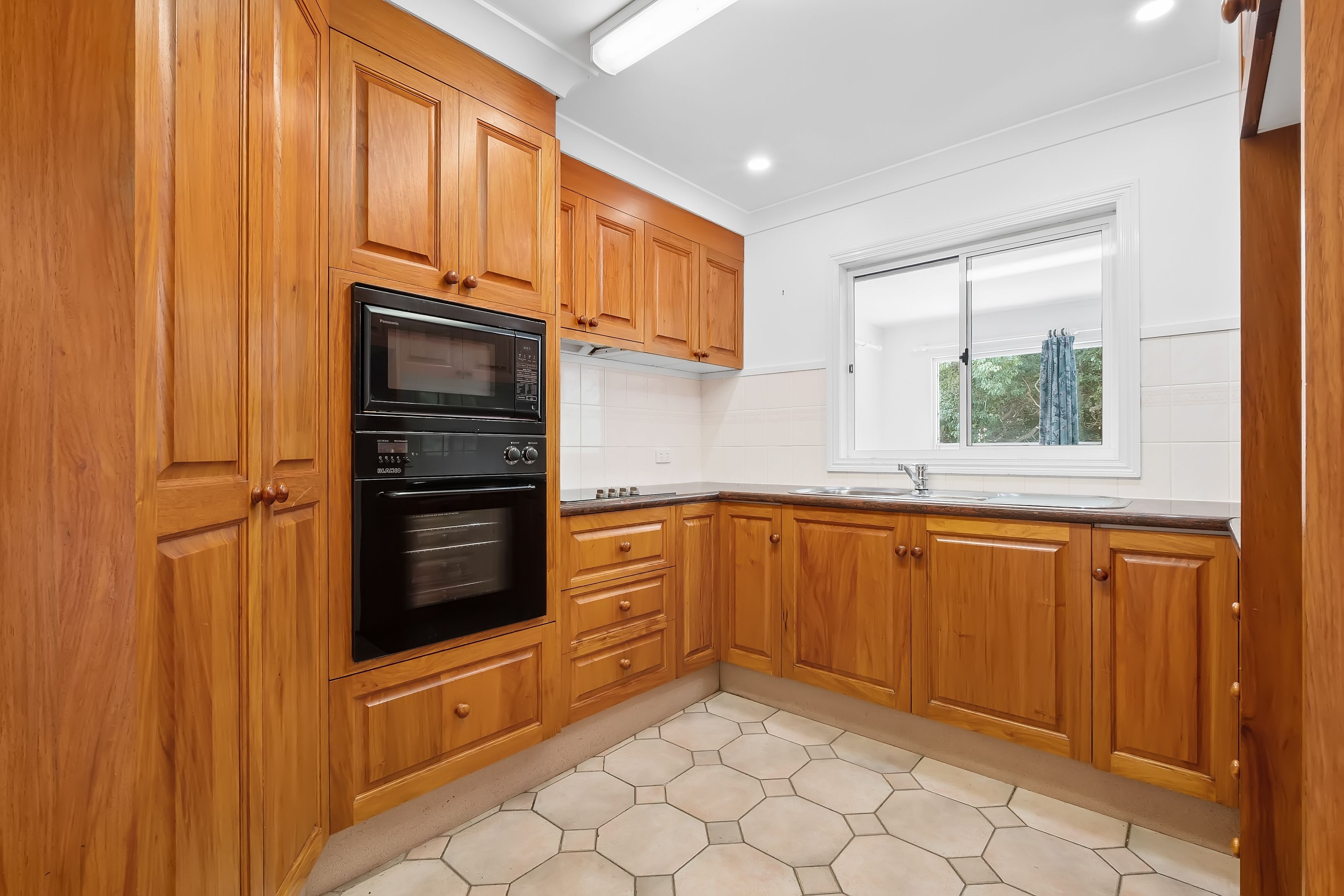 12 Rennies Road, Indooroopilly, QLD 4068