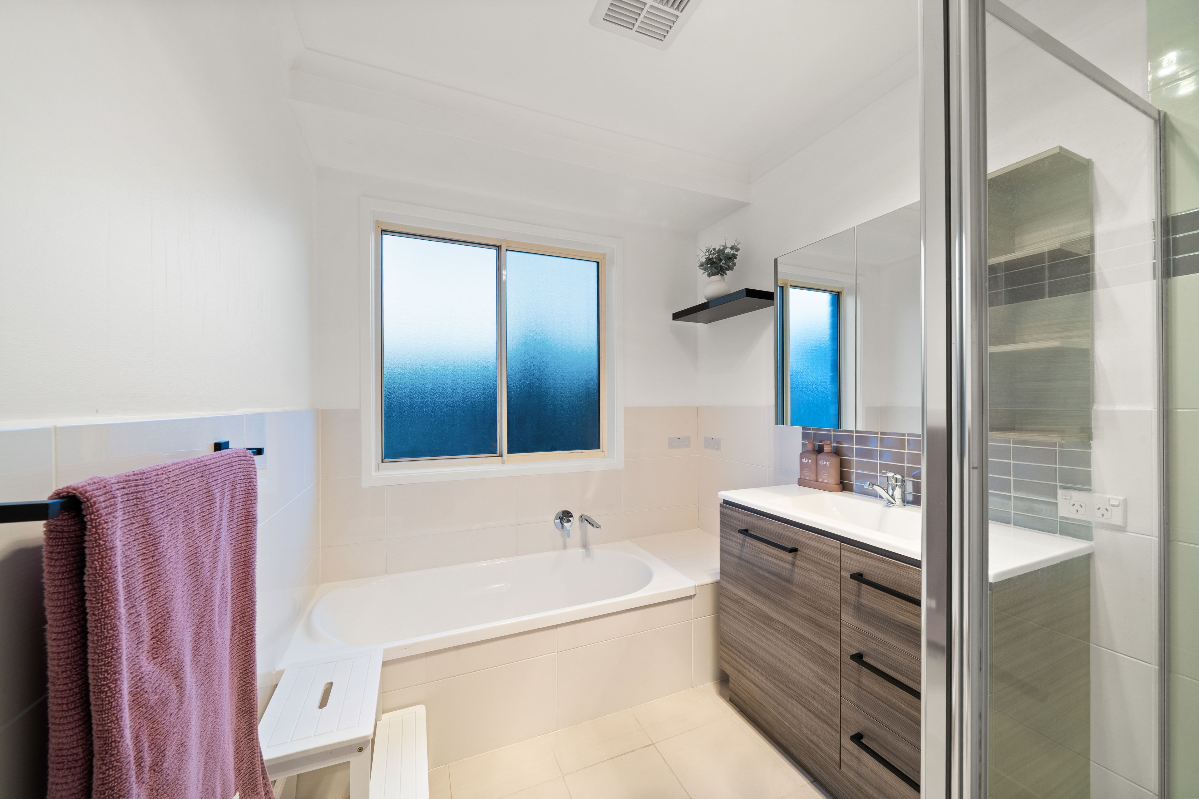 2 Jane Sutherland Street — photo 16 of 26