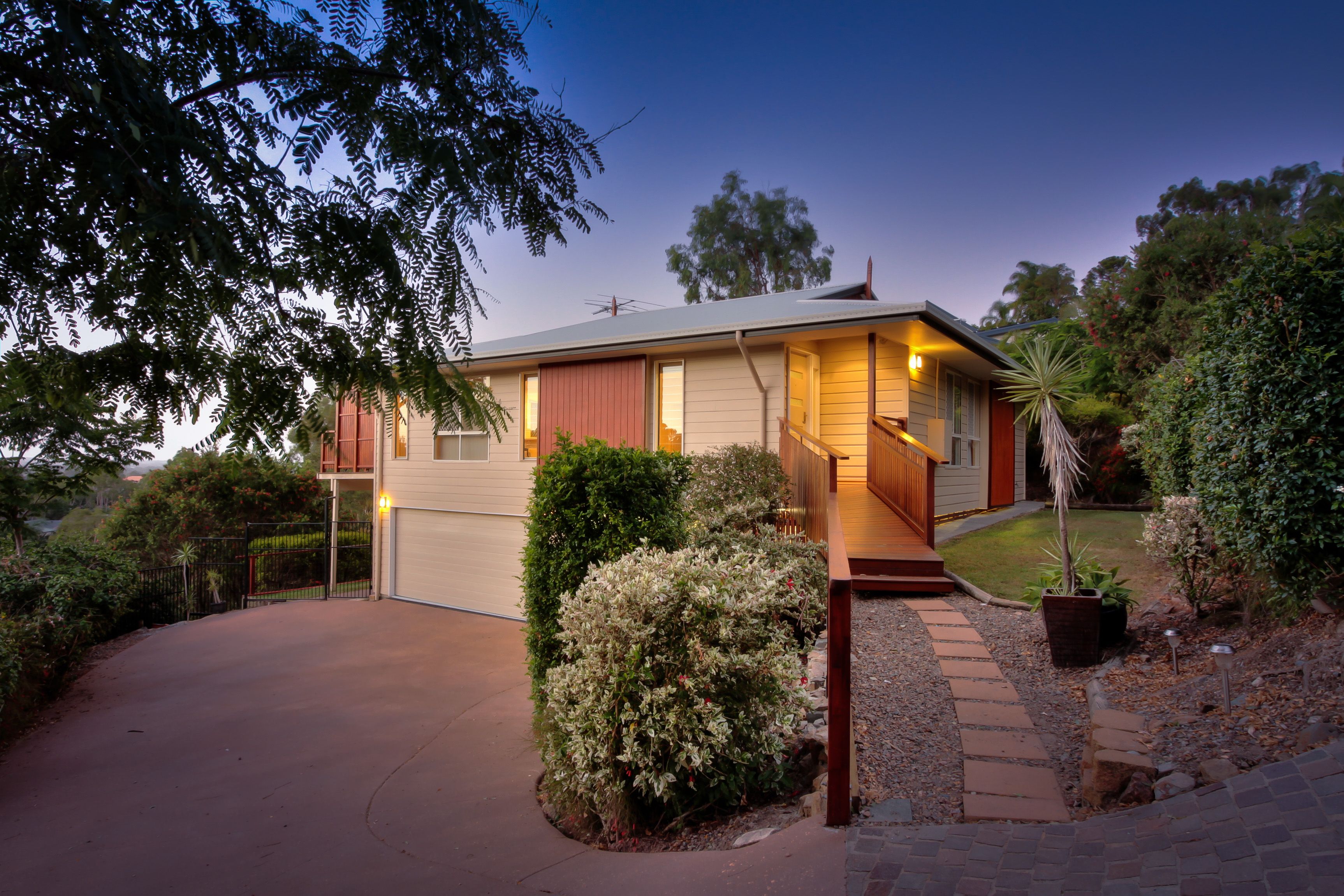19 Valerie Close, Edens Landing, QLD 4207