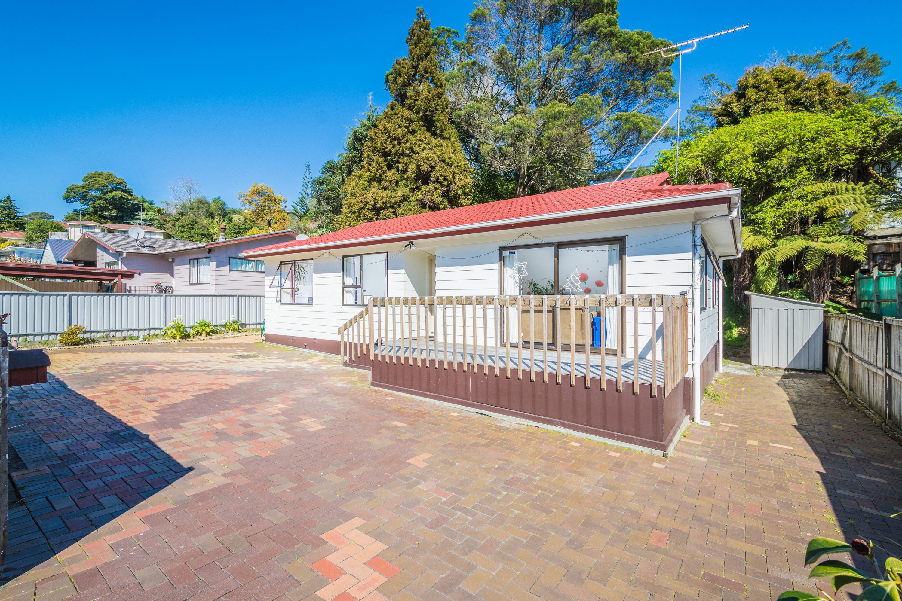84 Powrie Street, Glenfield, North Shore City