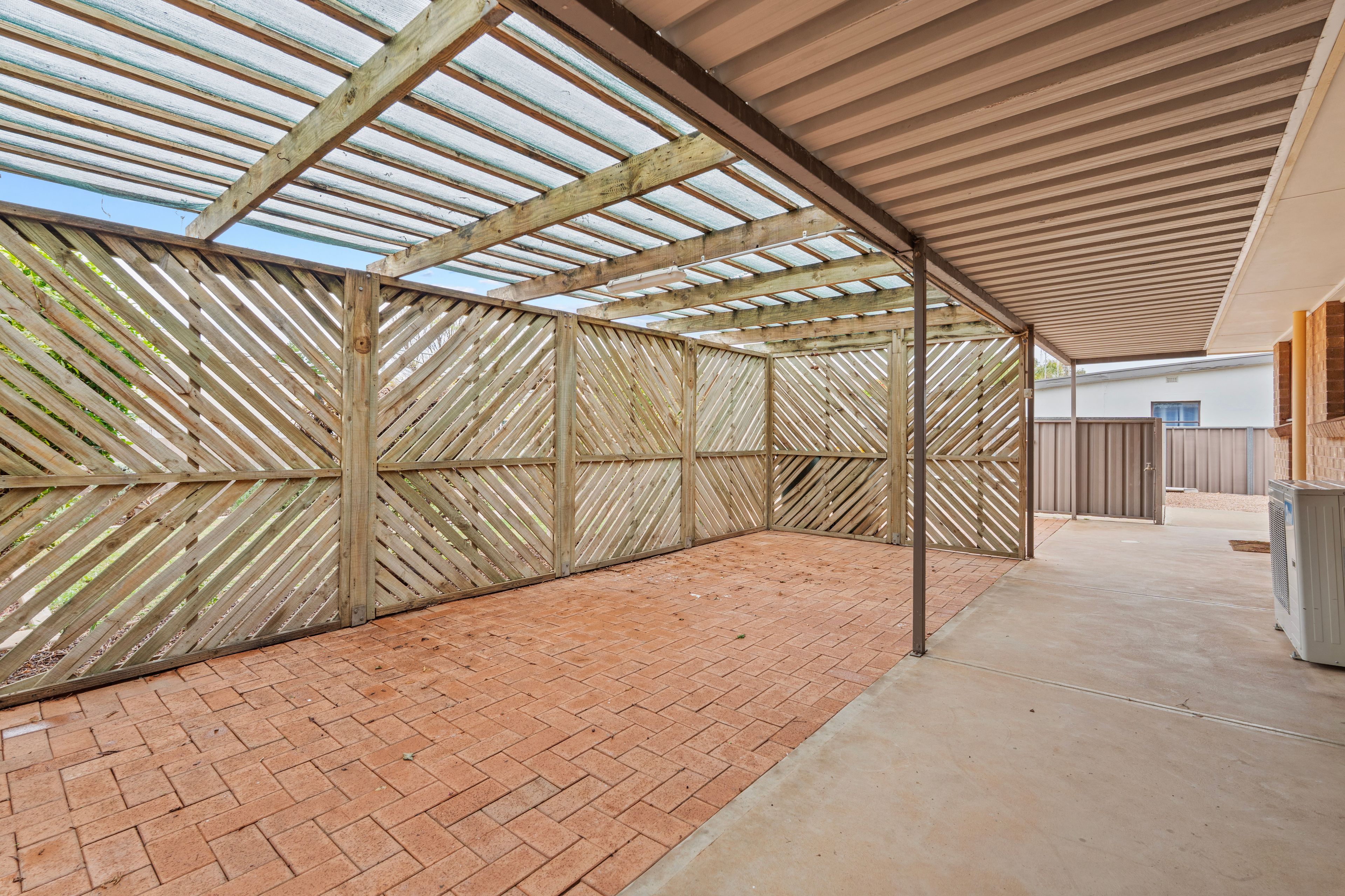 48 Olive Parade — photo 14 of 19
