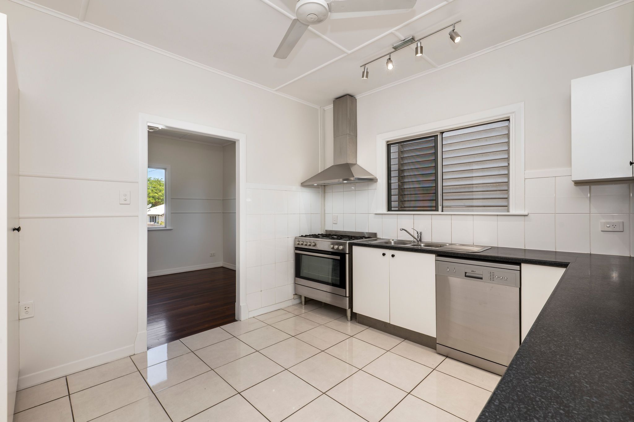 25 Charles Street — photo 4 of 17