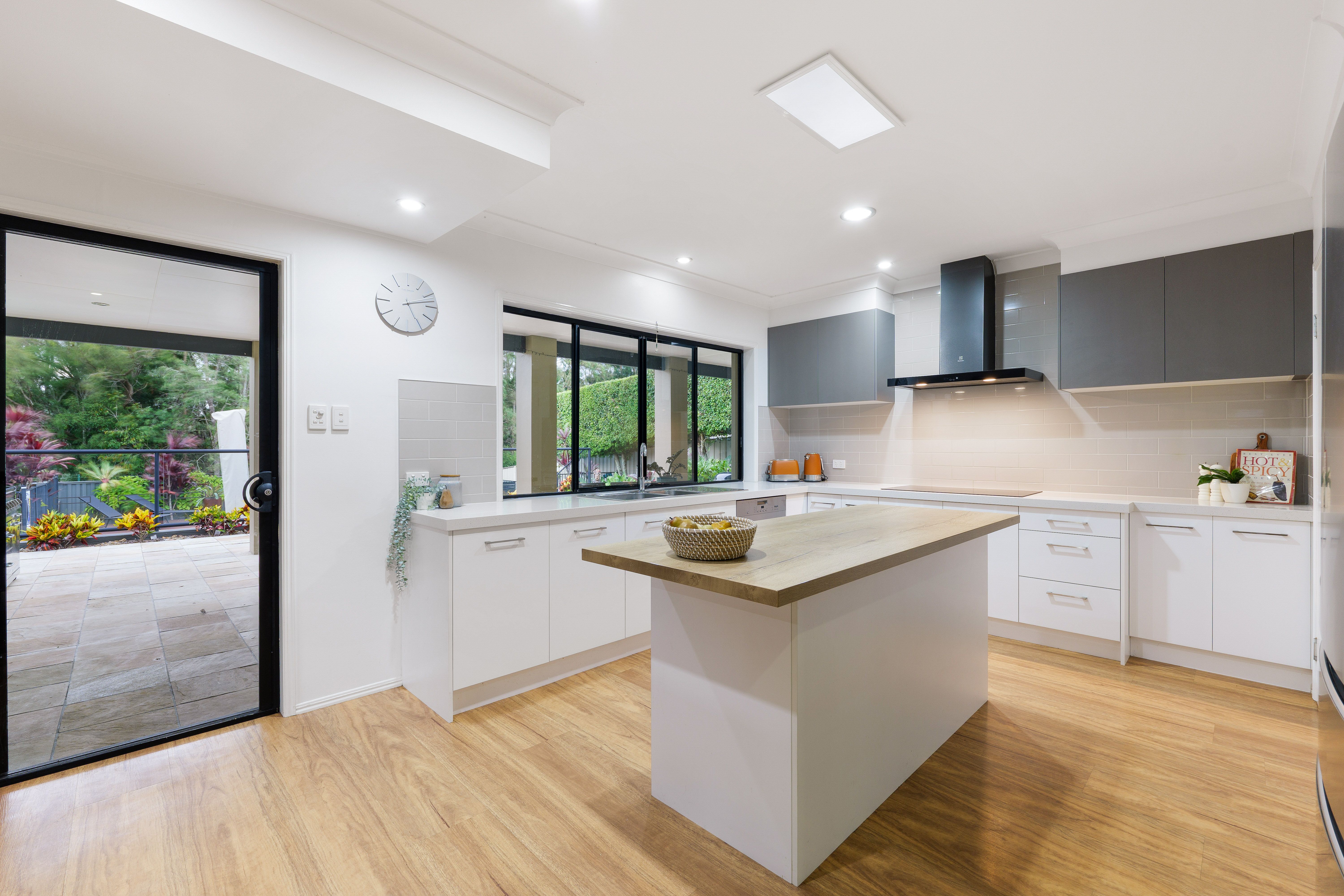 18 Riviera Court — photo 10 of 15