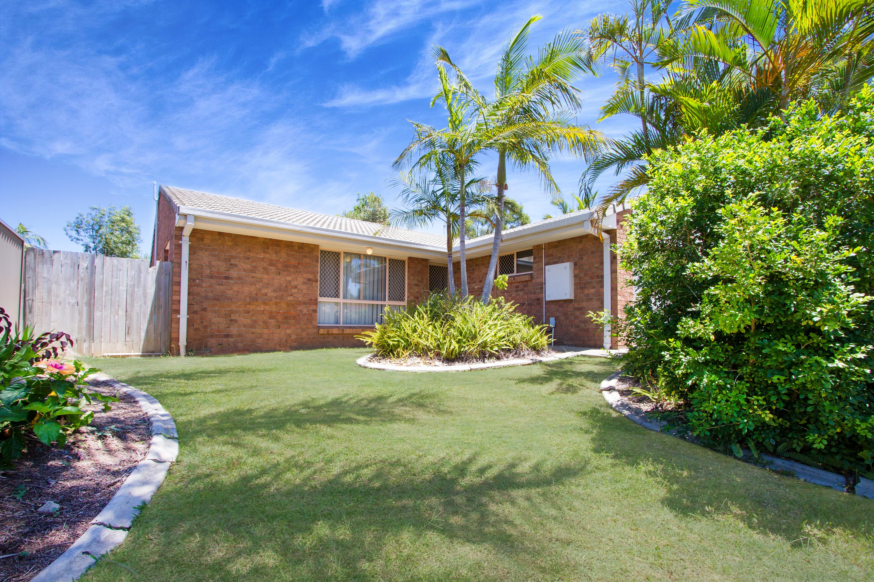 2/7 Cassandra Crescent, Labrador, QLD 4215
