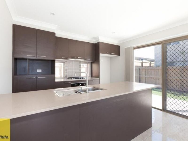 303 Lakeside Avenue, Springfield Lakes, QLD 4300