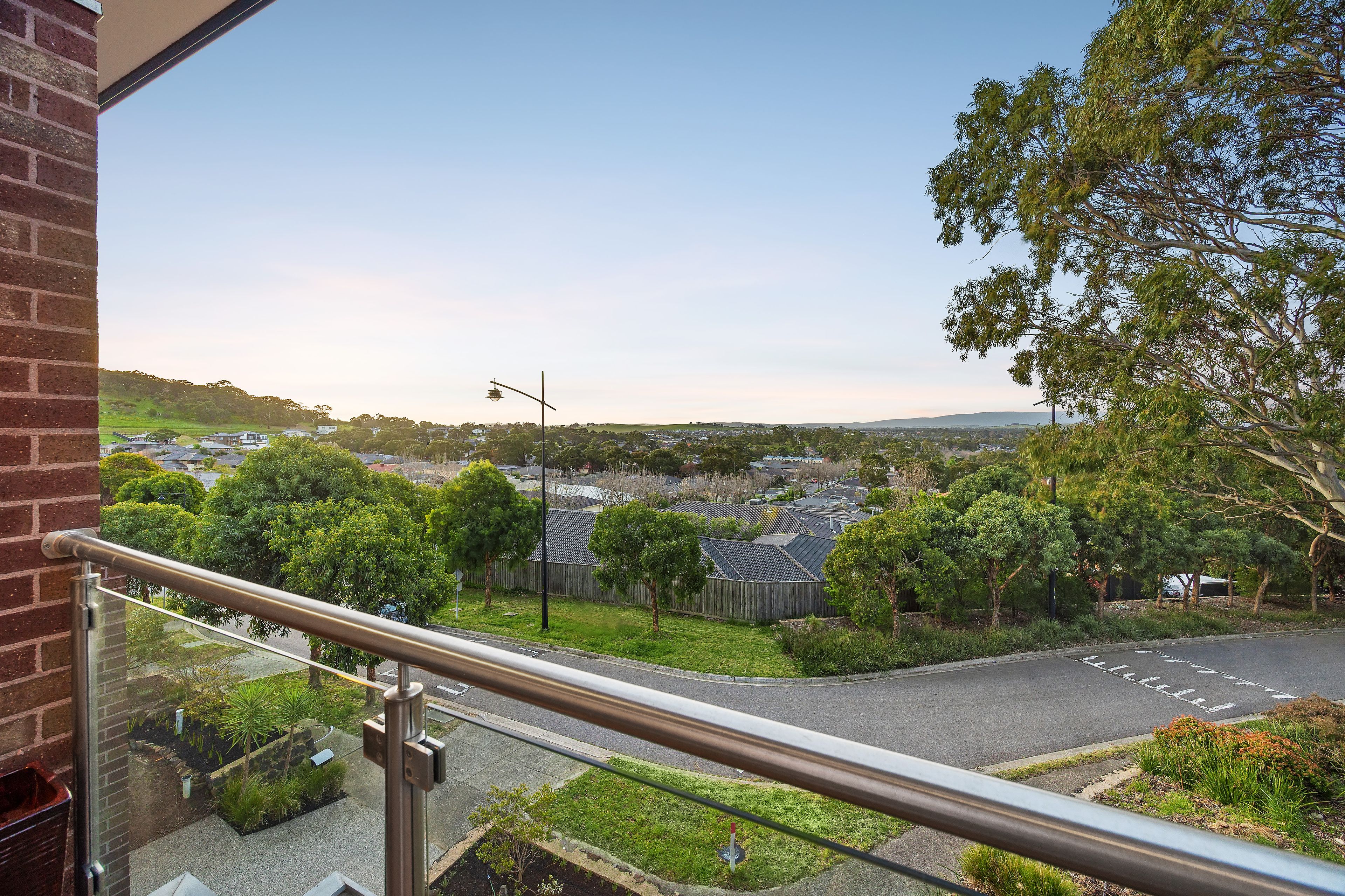 25 Parkwood Road — photo 9 of 15