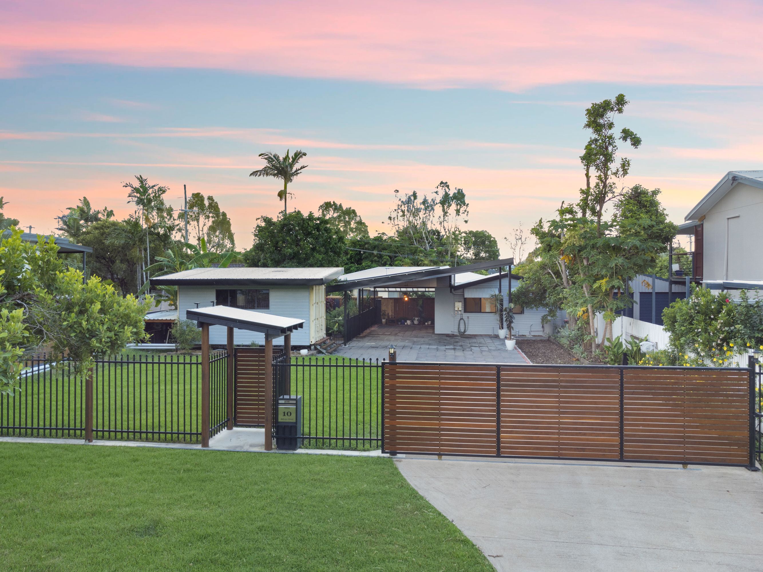10 Selwyn Street, Cranbrook QLD 4814