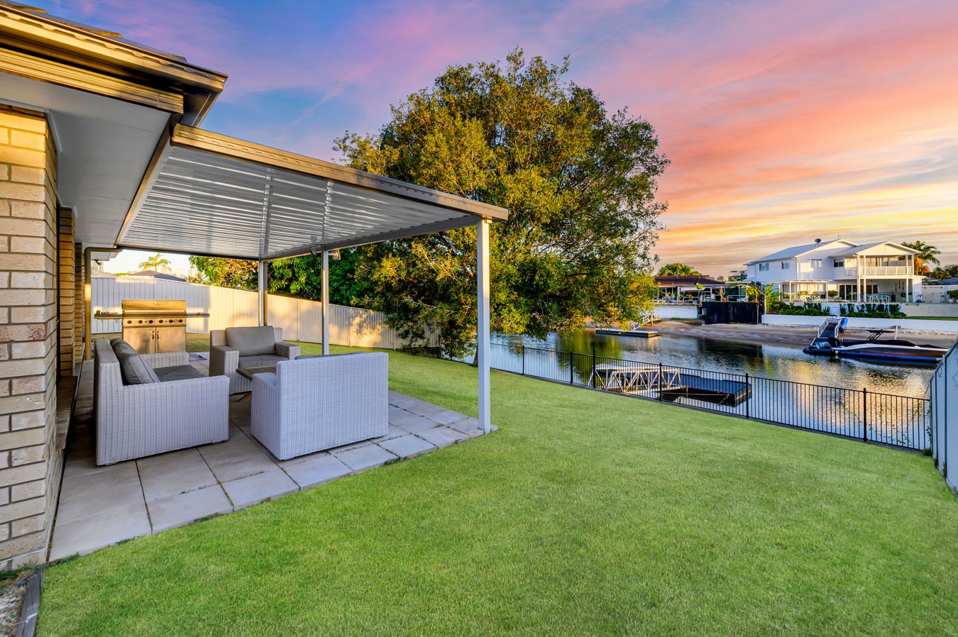 114 Salerno Street, Isle Of Capri, QLD 4217