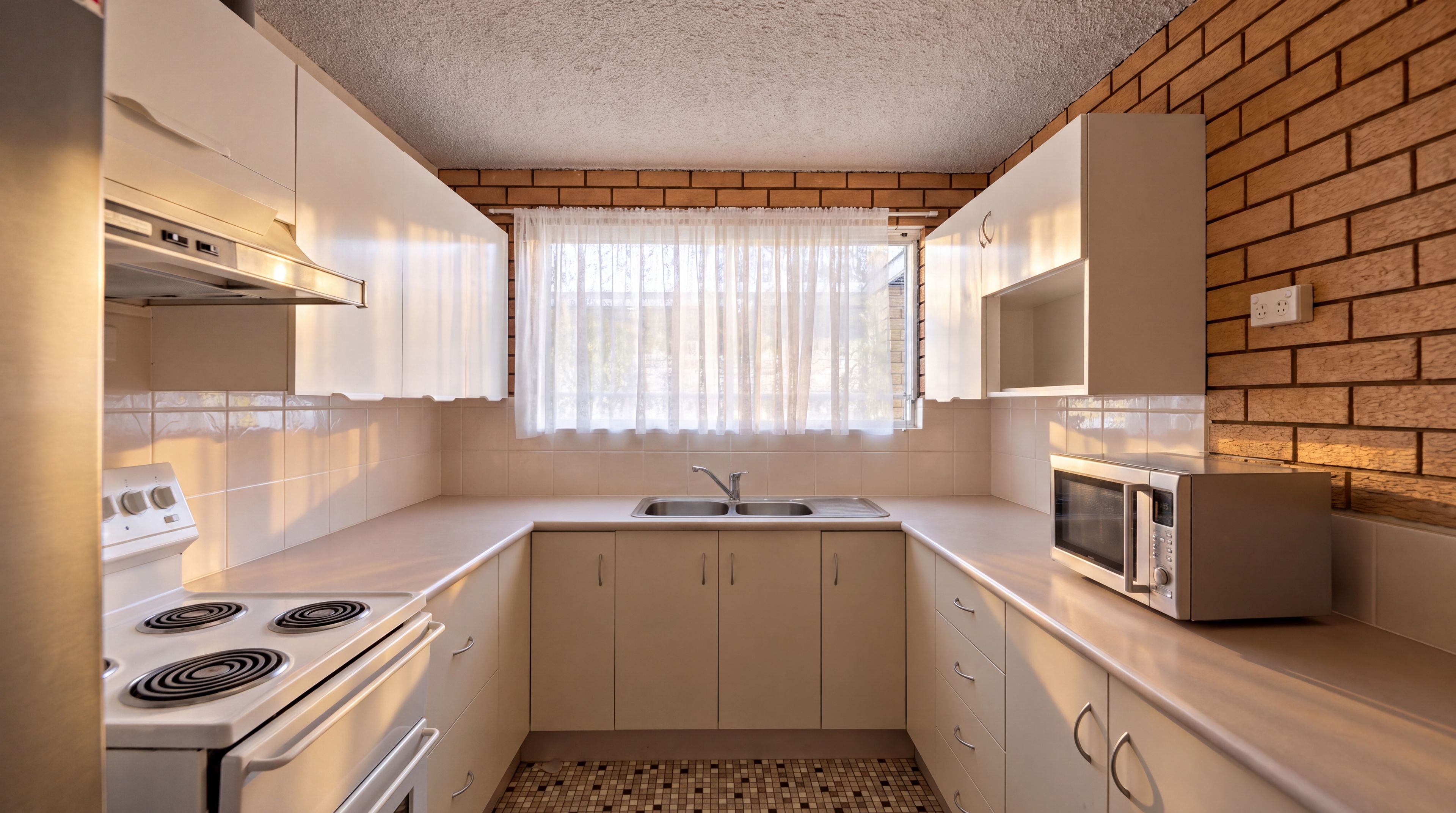 1/150 Oliver Street — photo 7 of 16