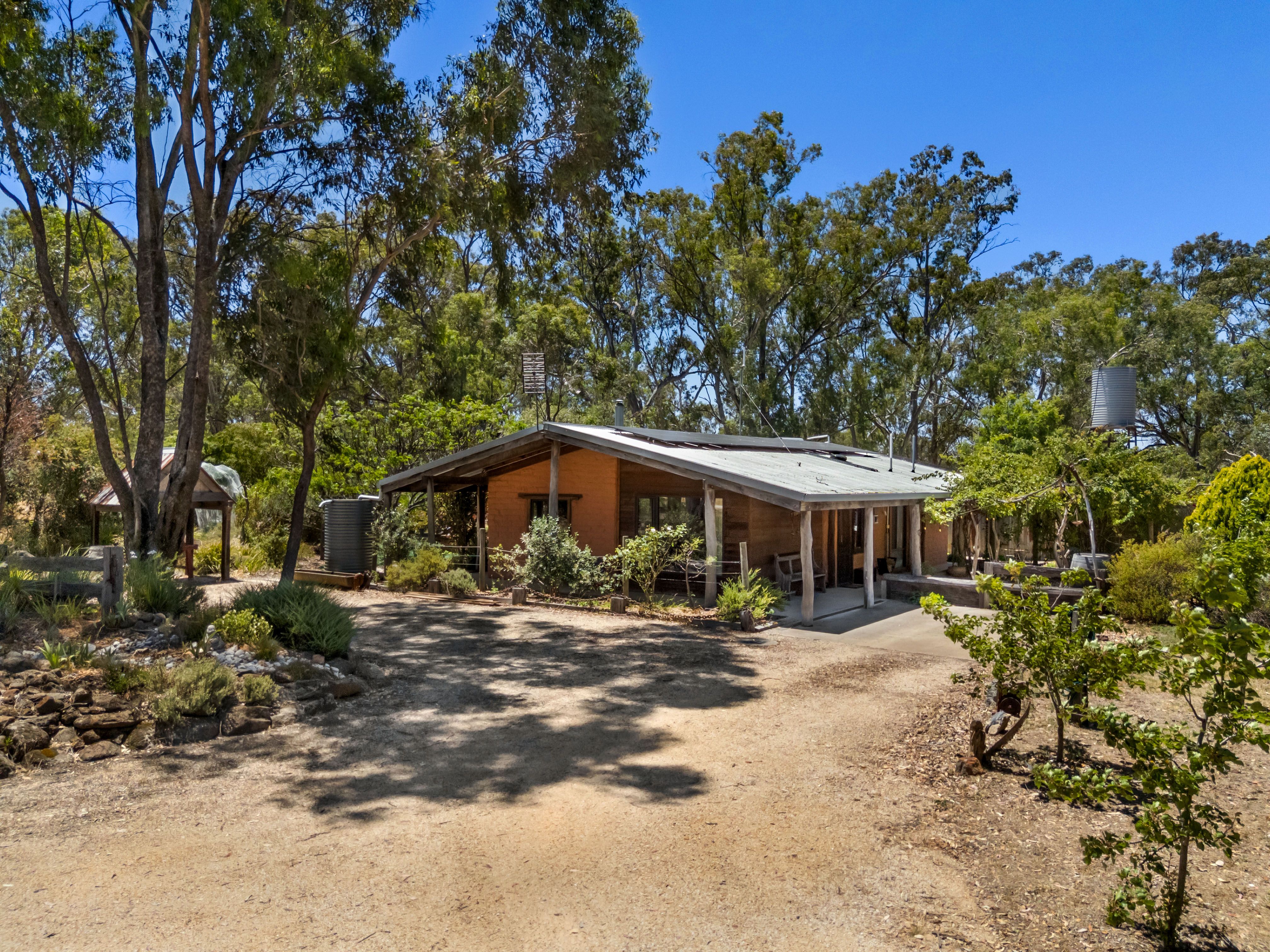 195 Wolfs Lane, Avoca VIC 3467