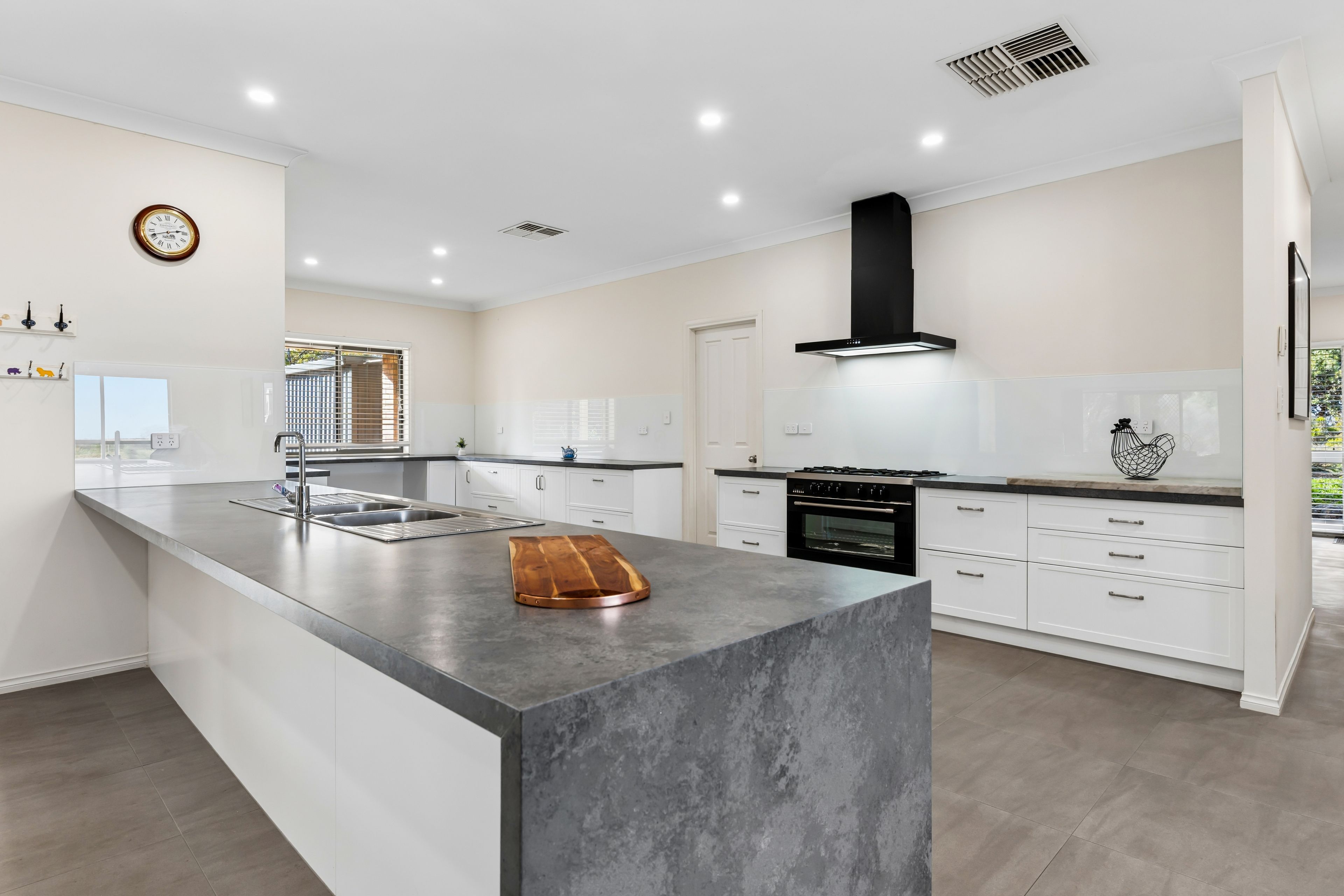 331B Mountain View Road — photo 3 of 30