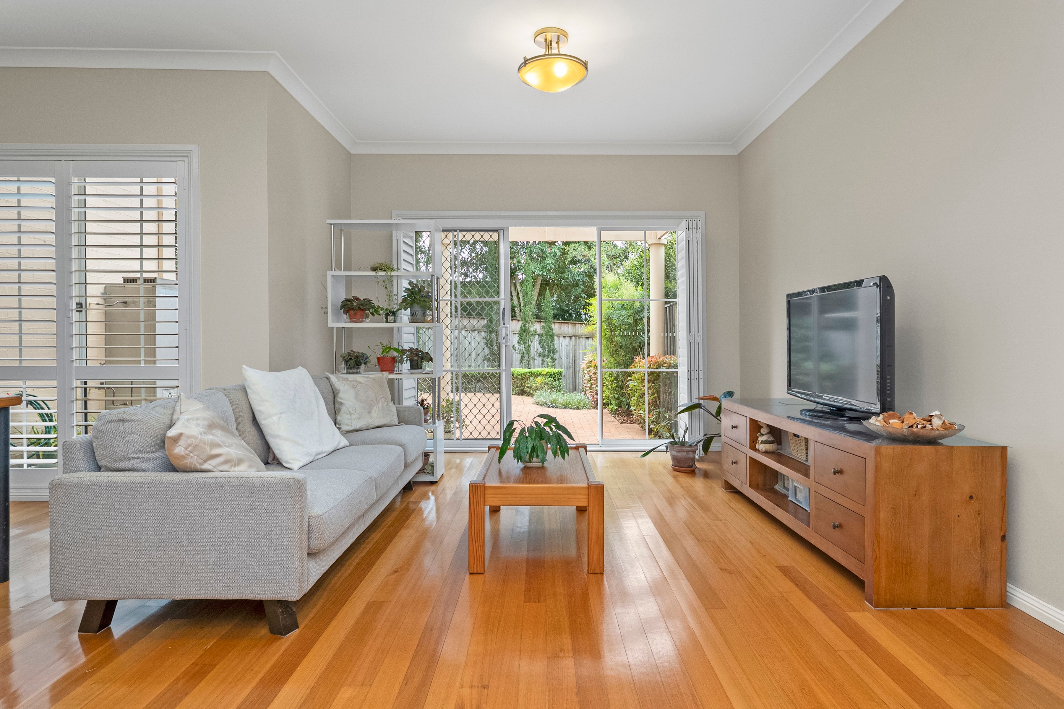 30 Livingstone Way — photo 2 of 10