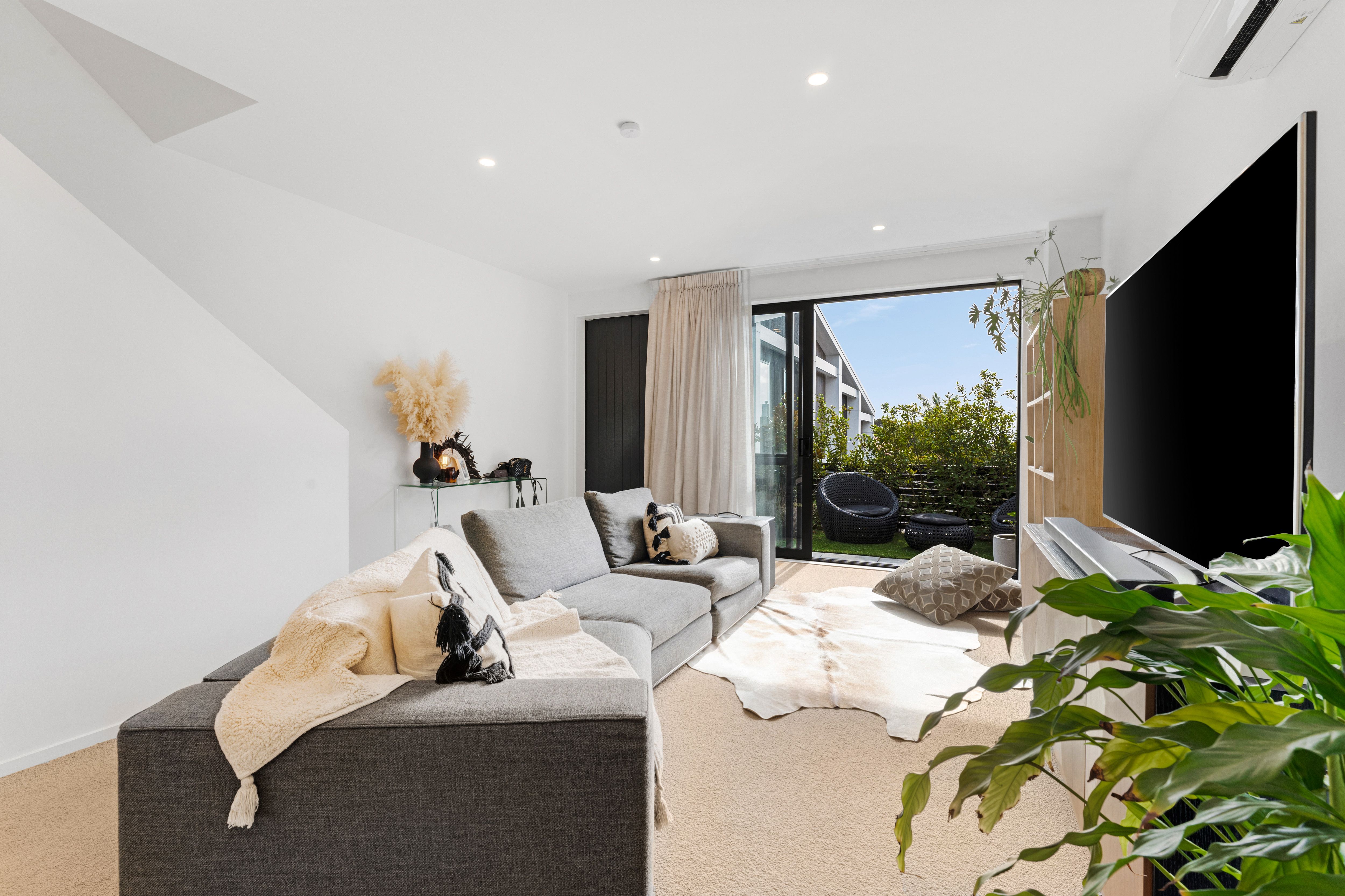 11/37 Glen Atkinson Street, St Heliers