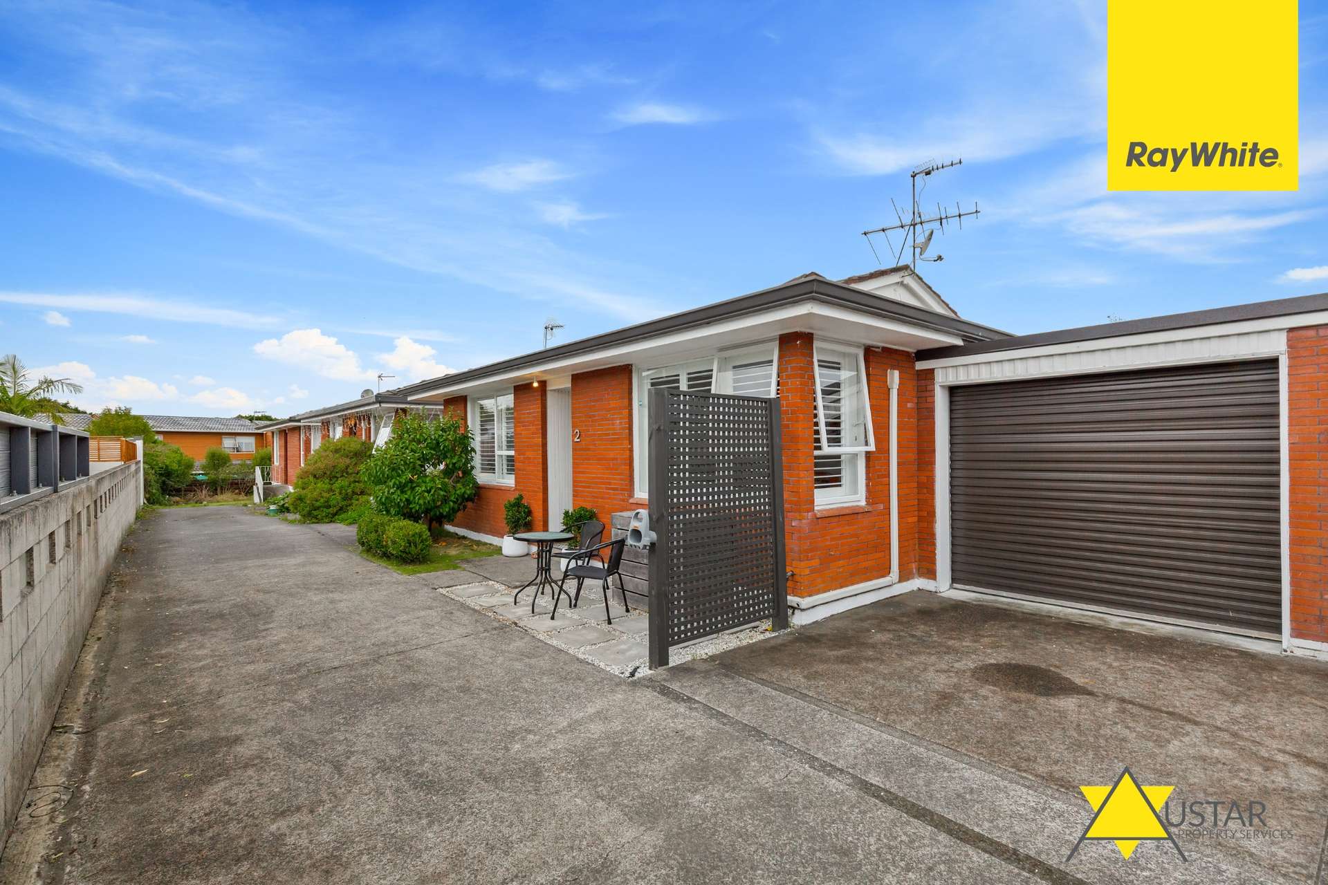 2/126 Astley Avenue photo 0