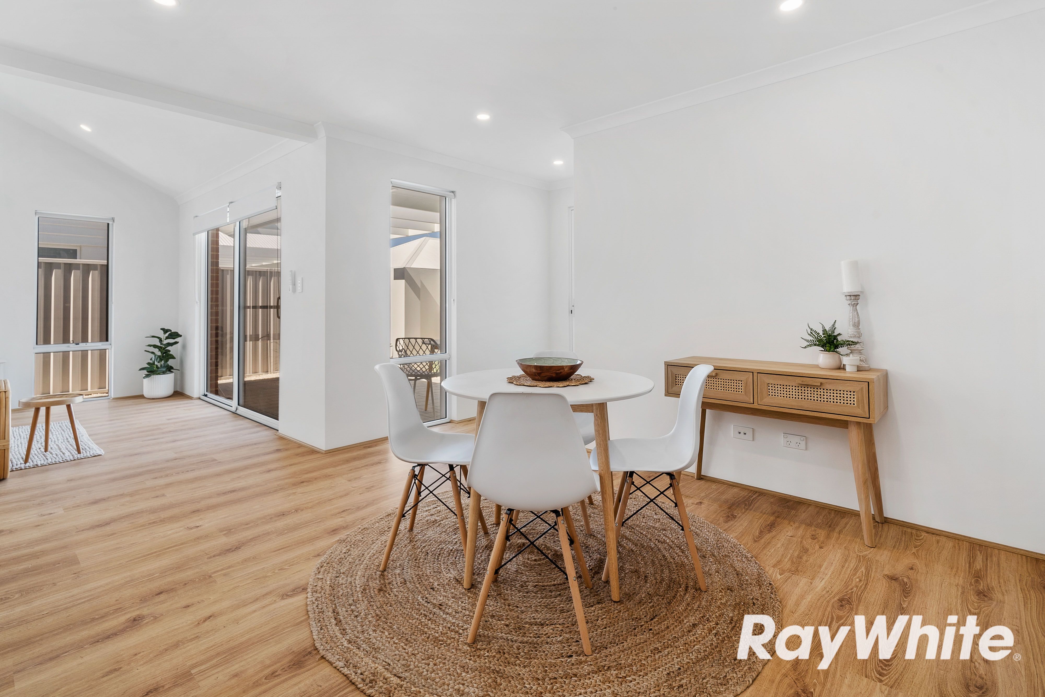 10/101 Oakleigh Drive — photo 9 of 20