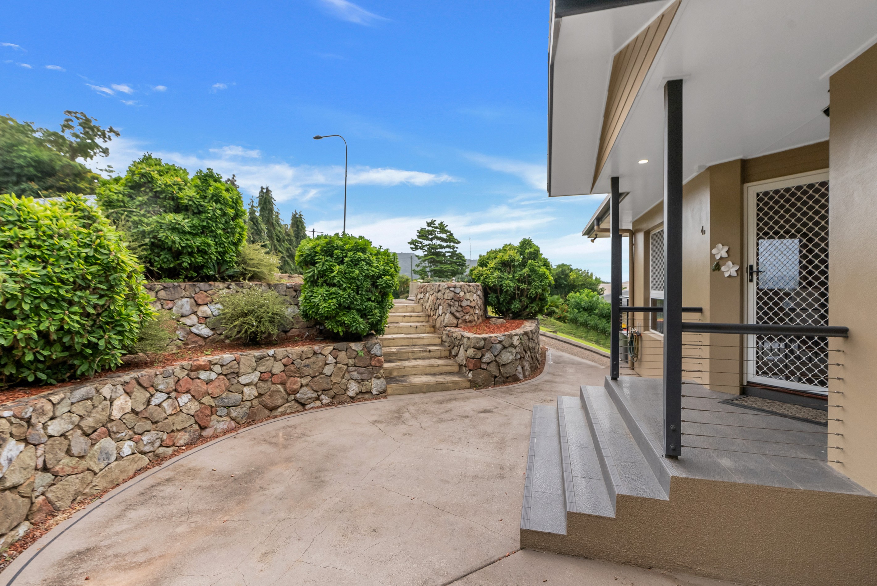 2/4D Trundle Terrace, Whitfield, QLD 4870