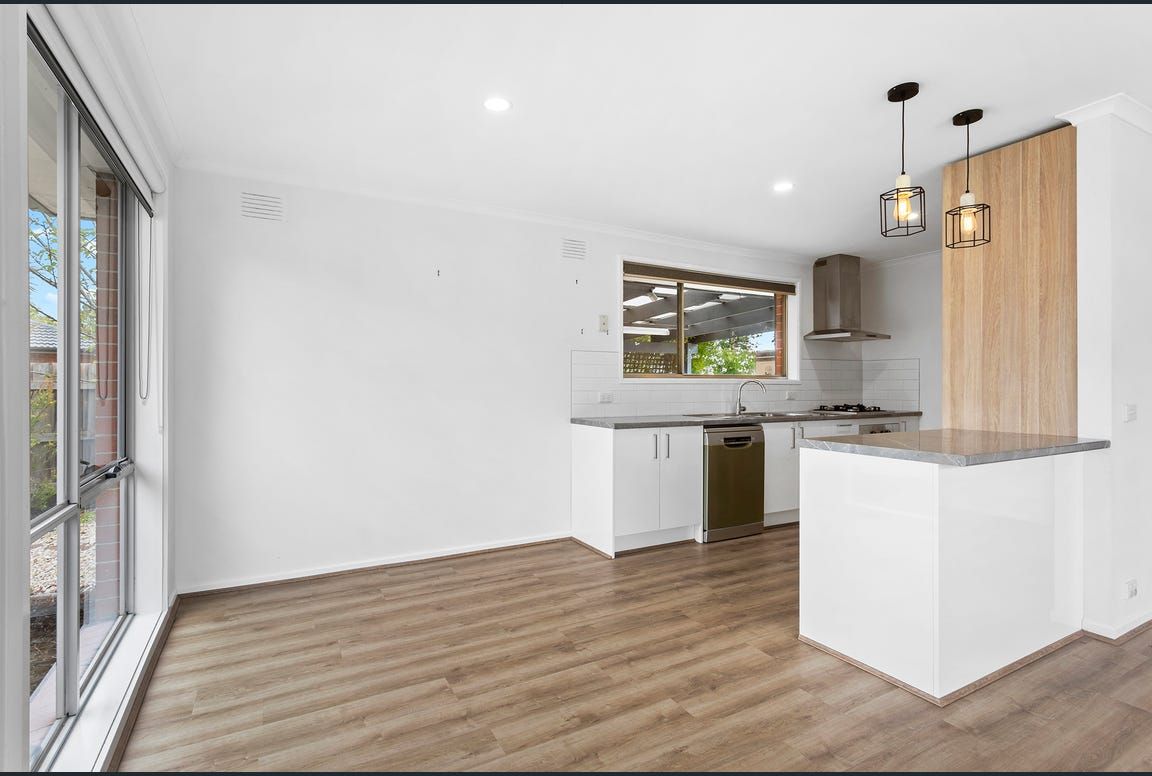 11 Terrigal Drive — photo 3 of 10