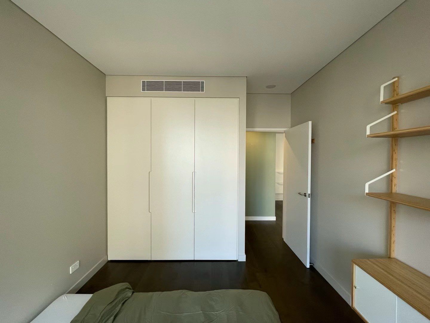215/5 Elger Street — photo 7 of 11
