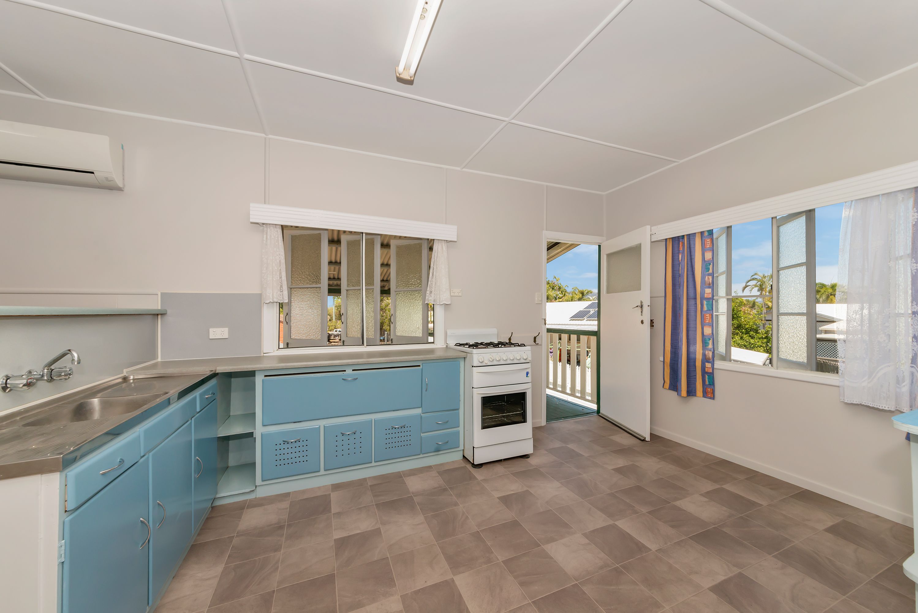 100 Gollogly Lane, Rasmussen, QLD 4815