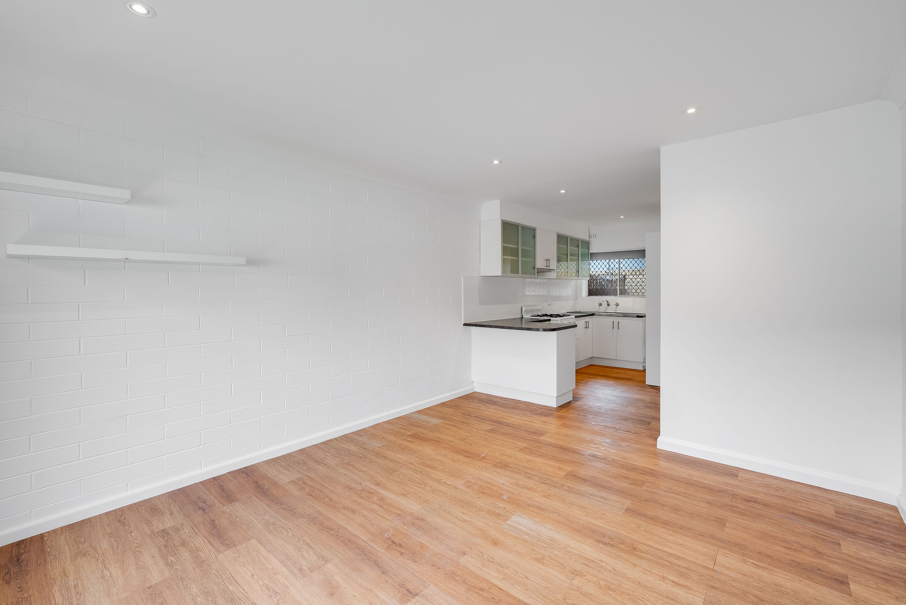 3/105 Ledger Road — photo 4 of 11