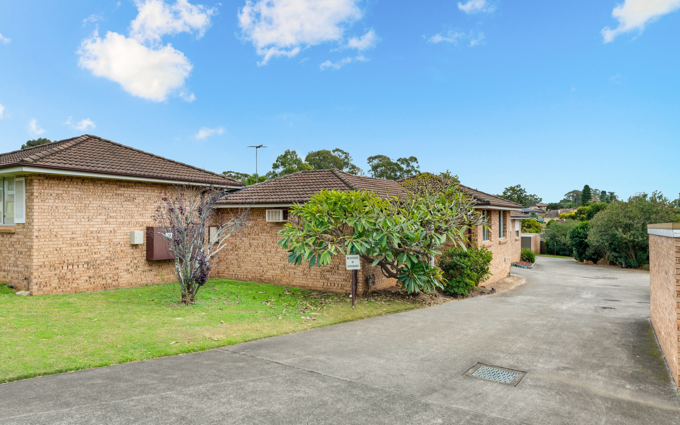 13/8 Bensley Road, Macquarie Fields, NSW 2564