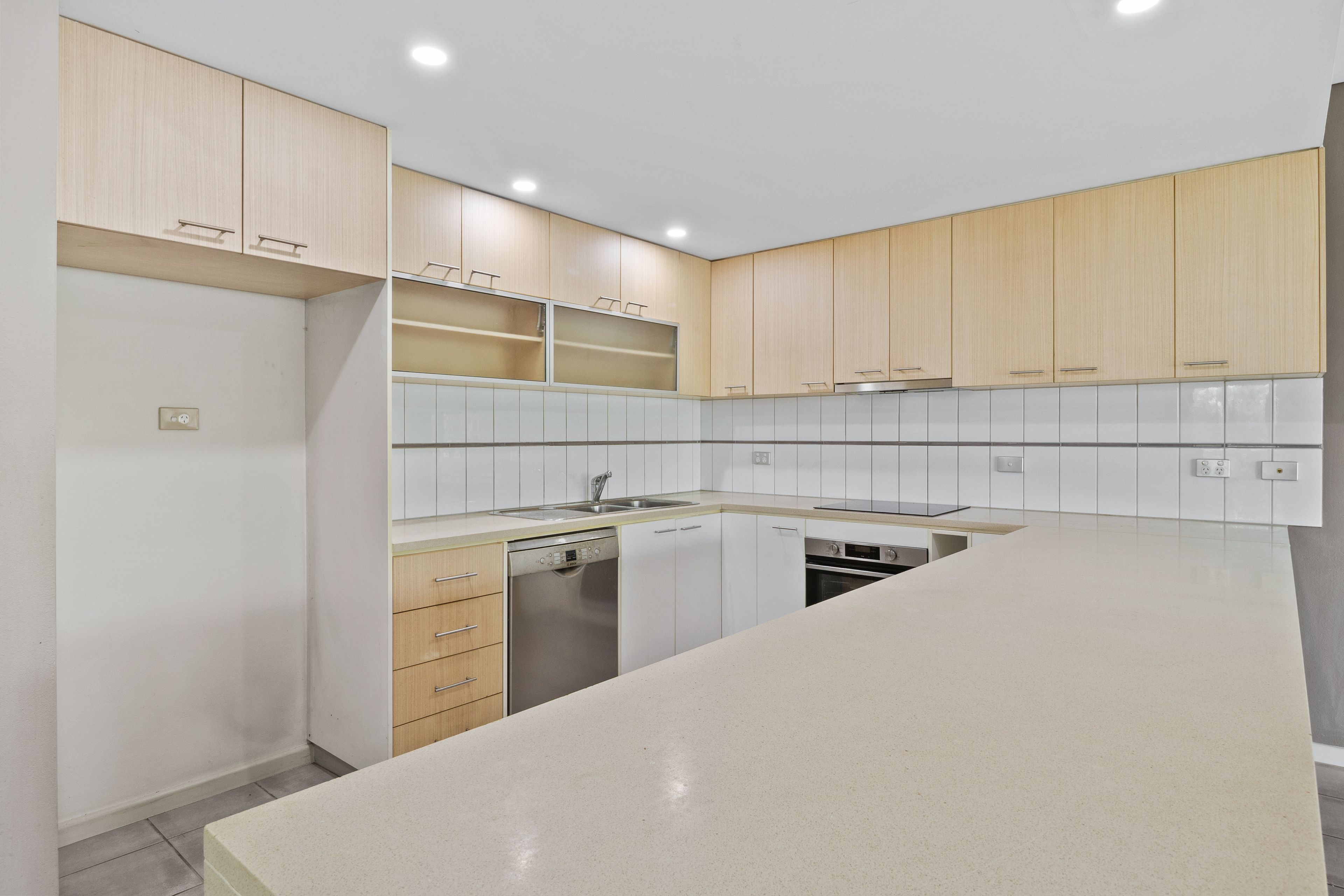 6/1 Michie Court — photo 3 of 14