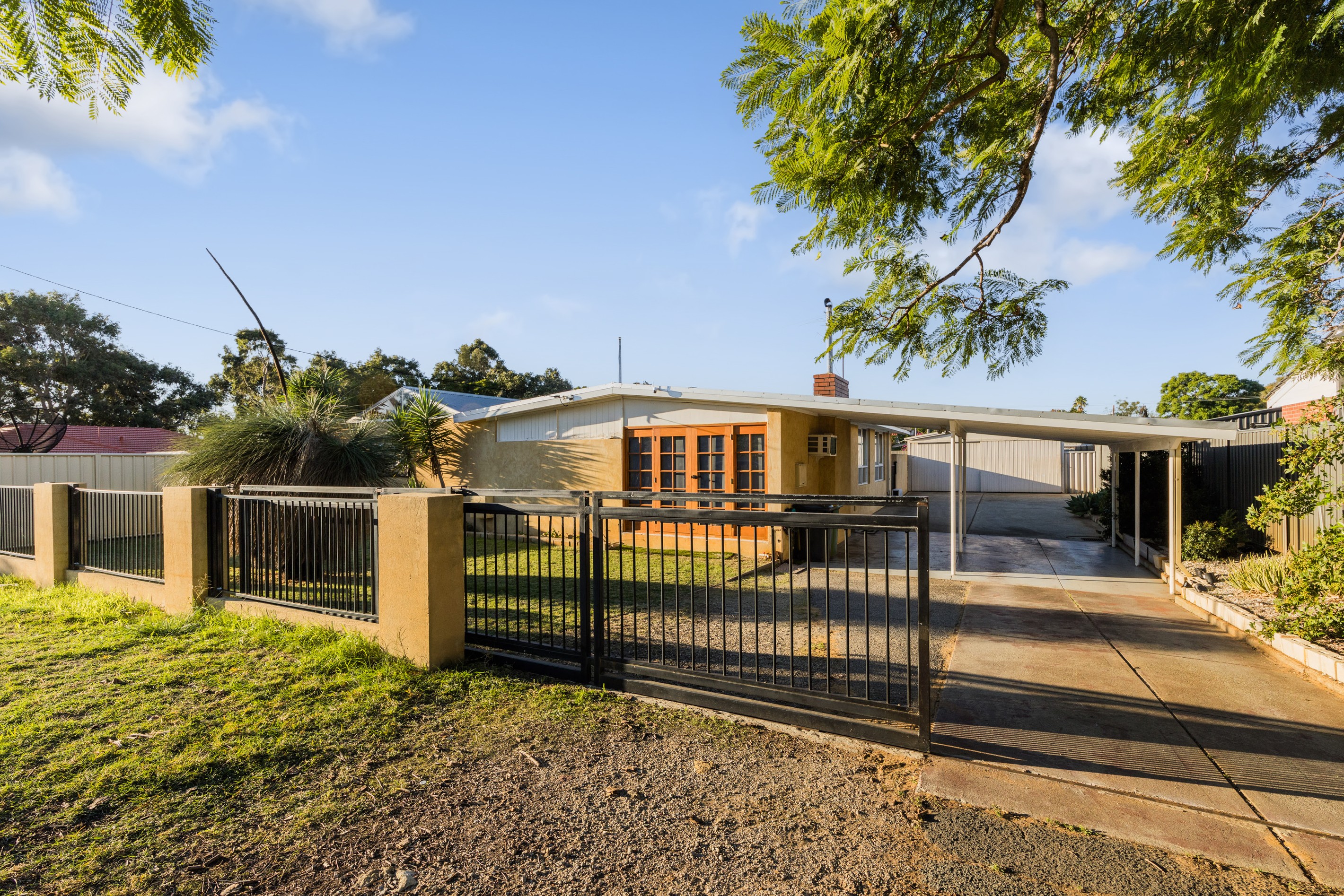6 Kurrajong Way, Camillo, WA 6111