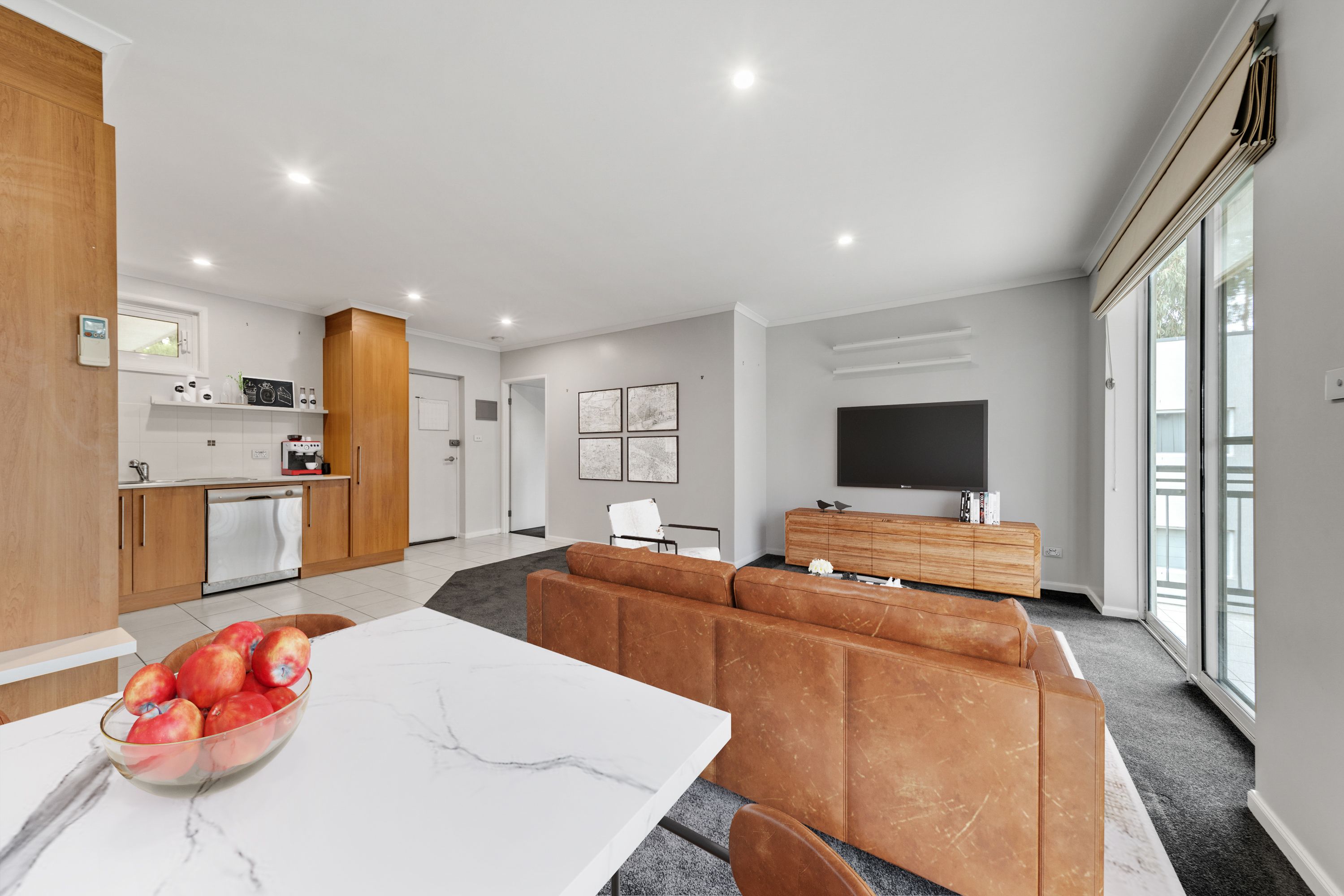 121/68 Hardwick Crescent — photo 3 of 11