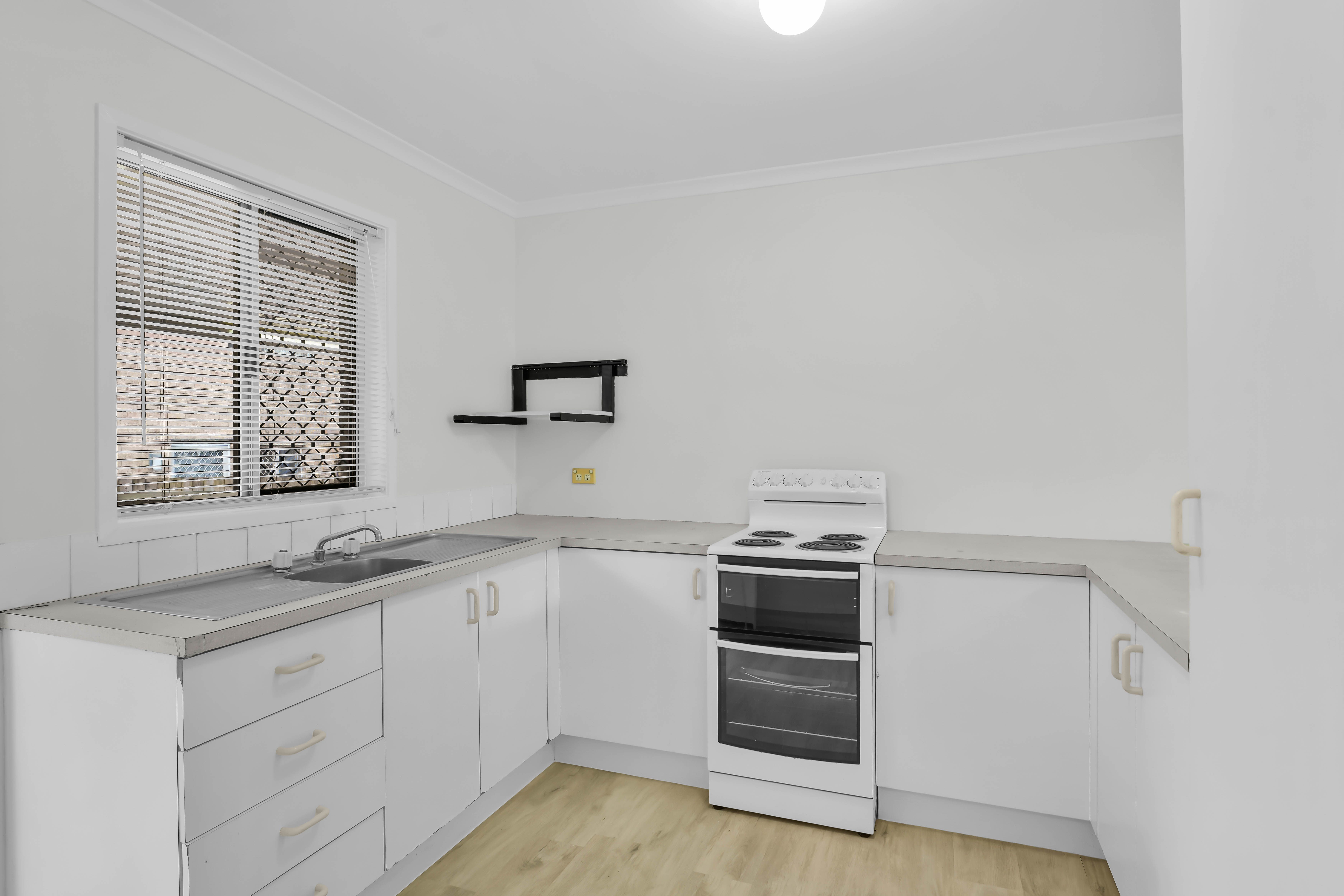 2/100 Smith Road — photo 3 of 27