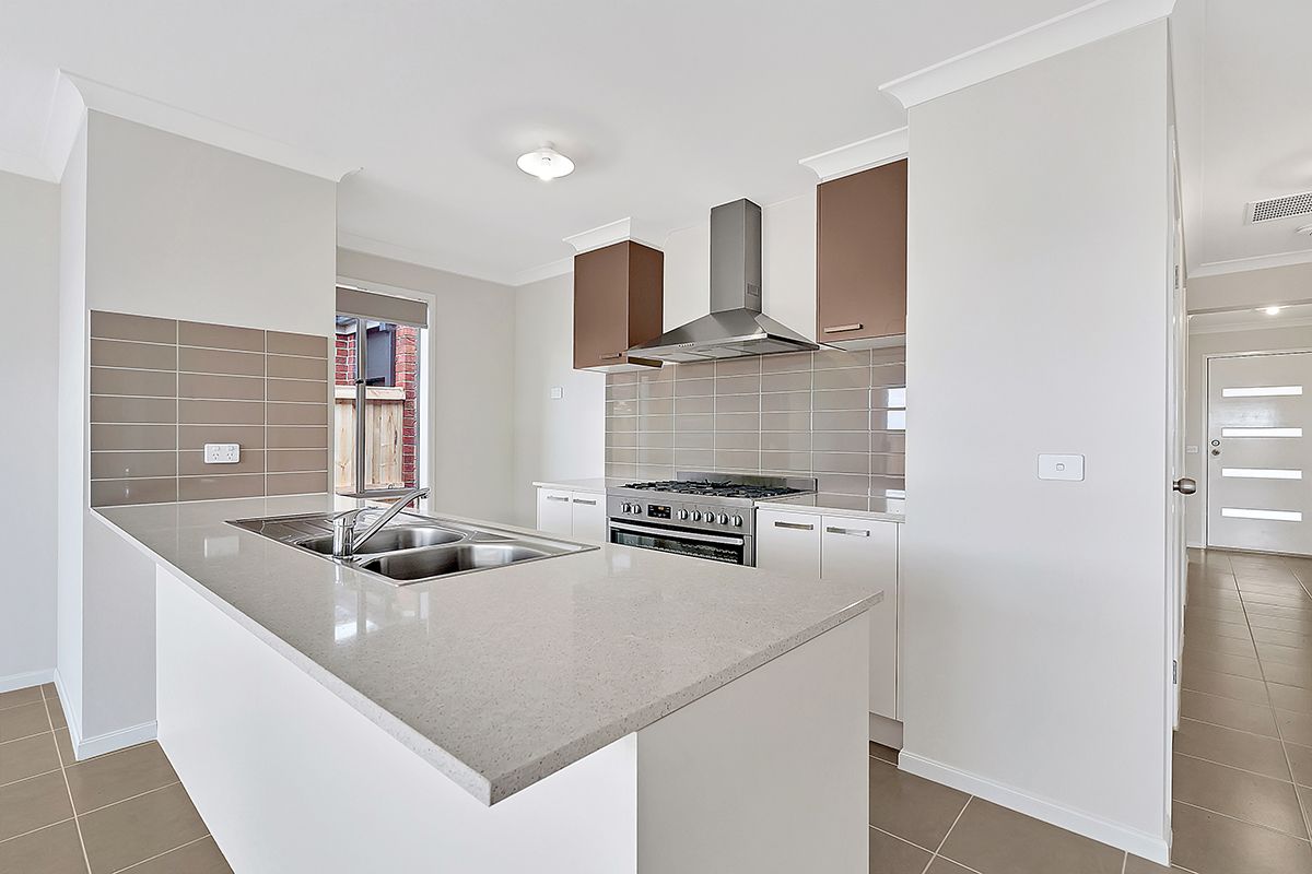 3 Roseneath Way, Mickleham, VIC 3064