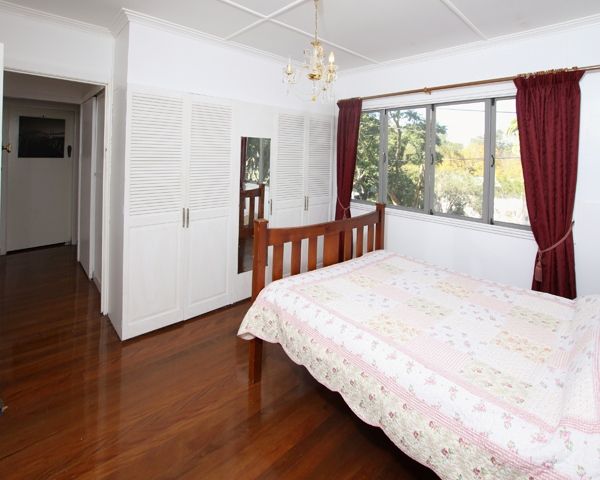 10 Gray Avenue, Corinda, QLD 4075