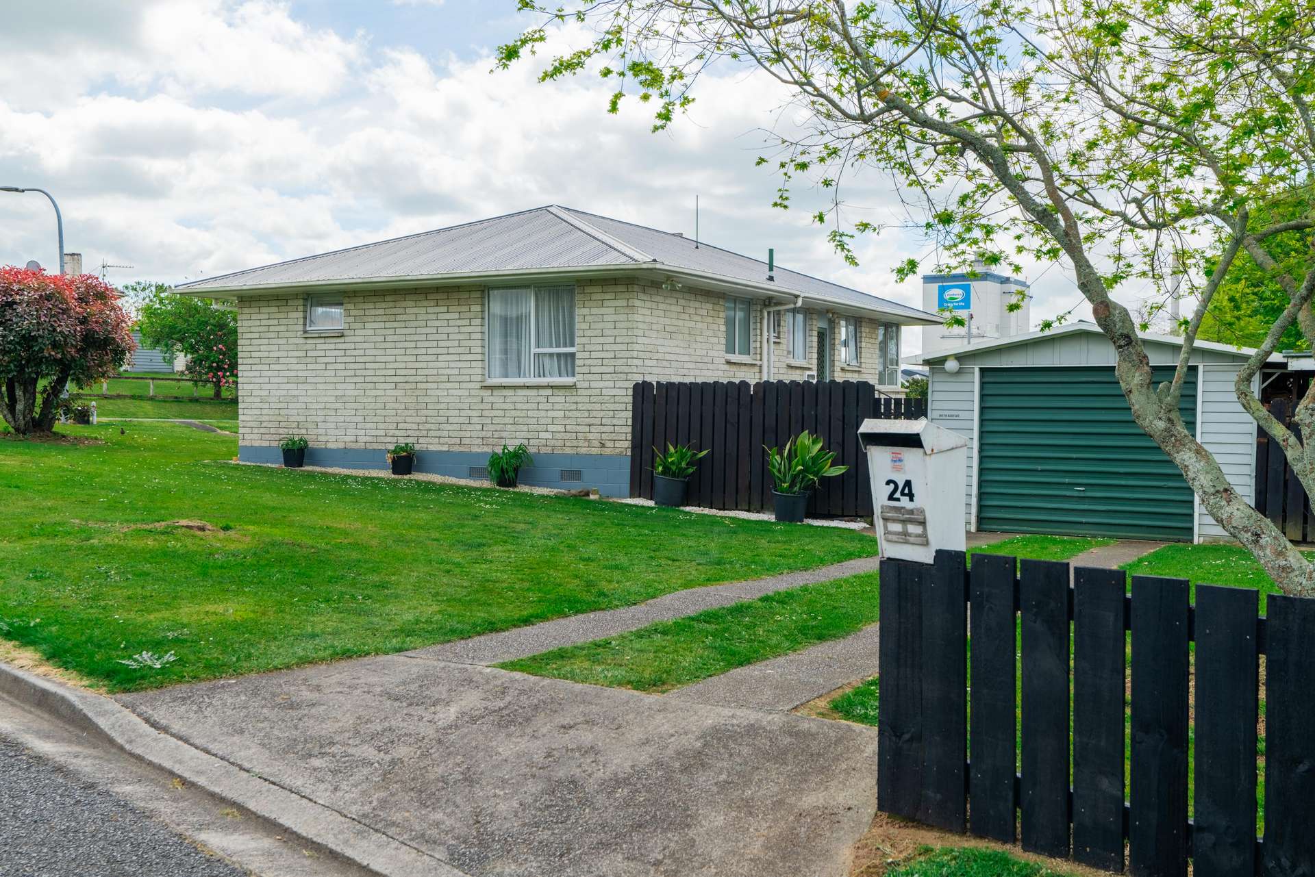 24 Greenough Crescent photo 0