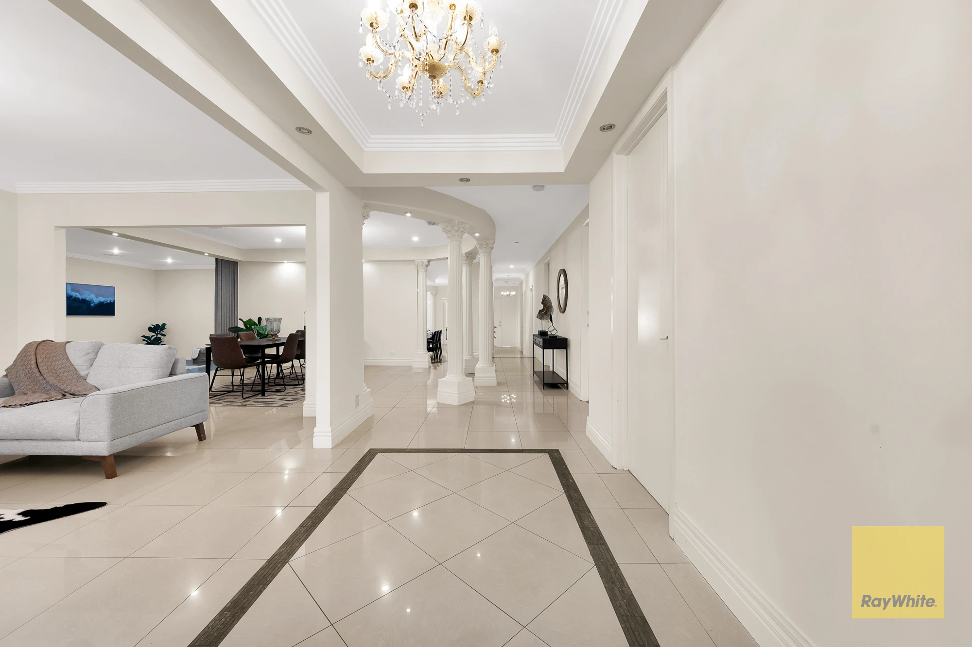 18 Nicholson Terrace, Taylors Hill, VIC 3037