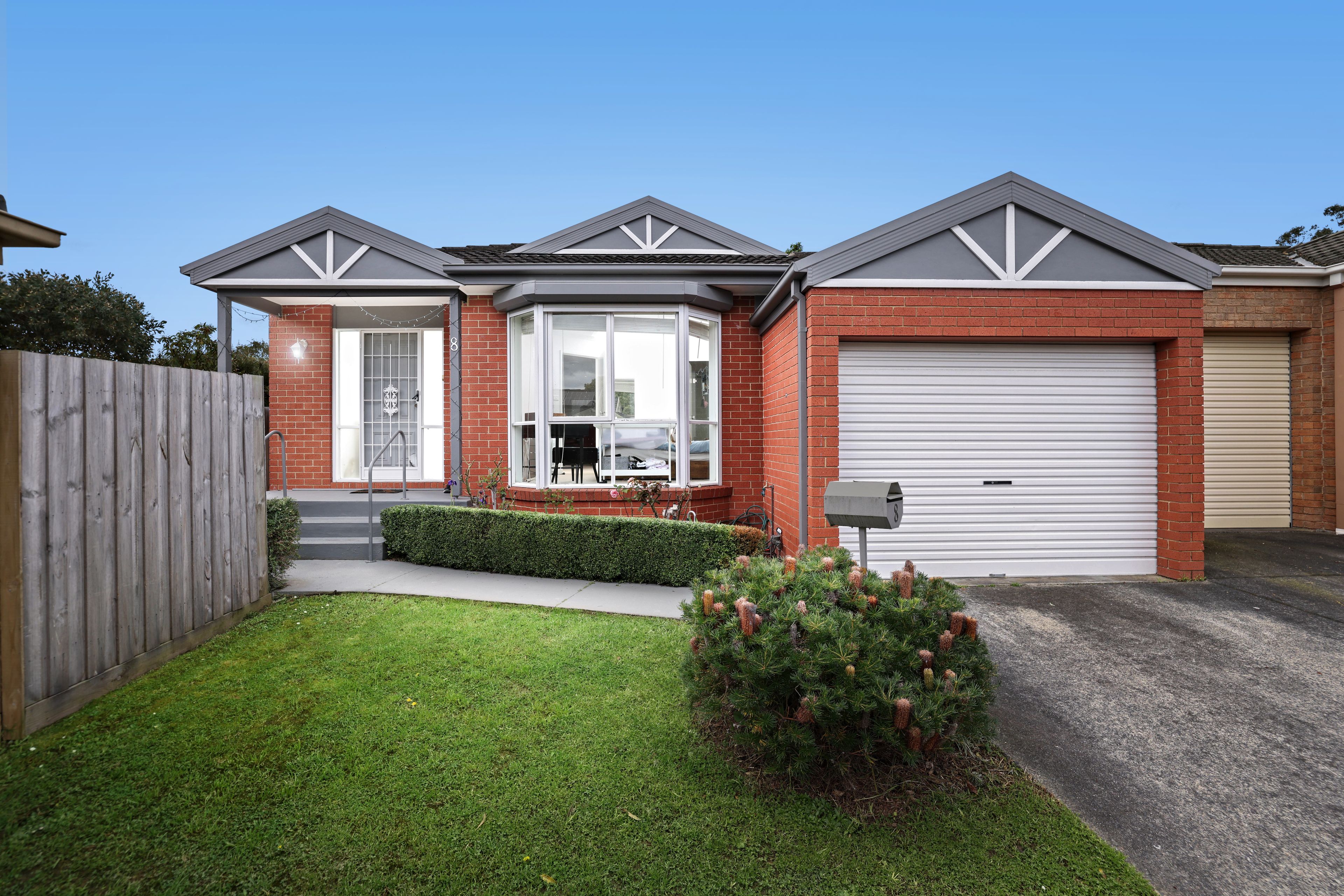 10 St Elmo Avenue, Ferntree Gully VIC 3156