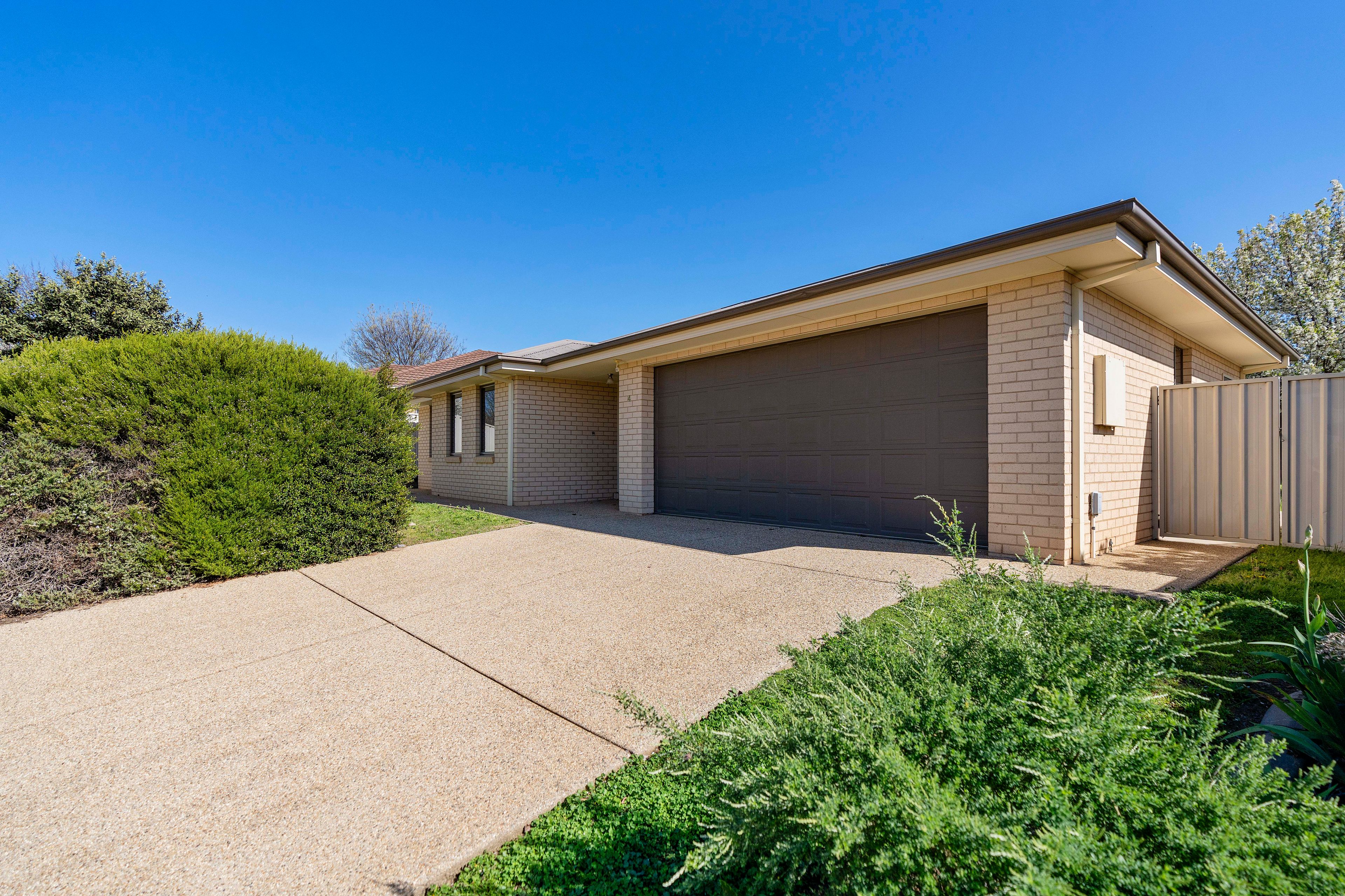 4 Dundale Crescent, Estella, NSW 2650