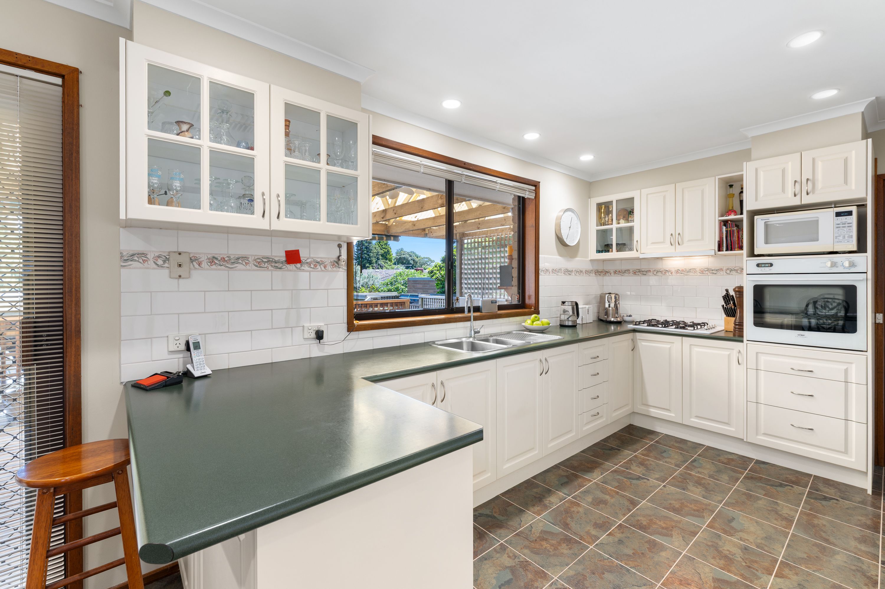 11 Ronald Avenue — photo 3 of 22